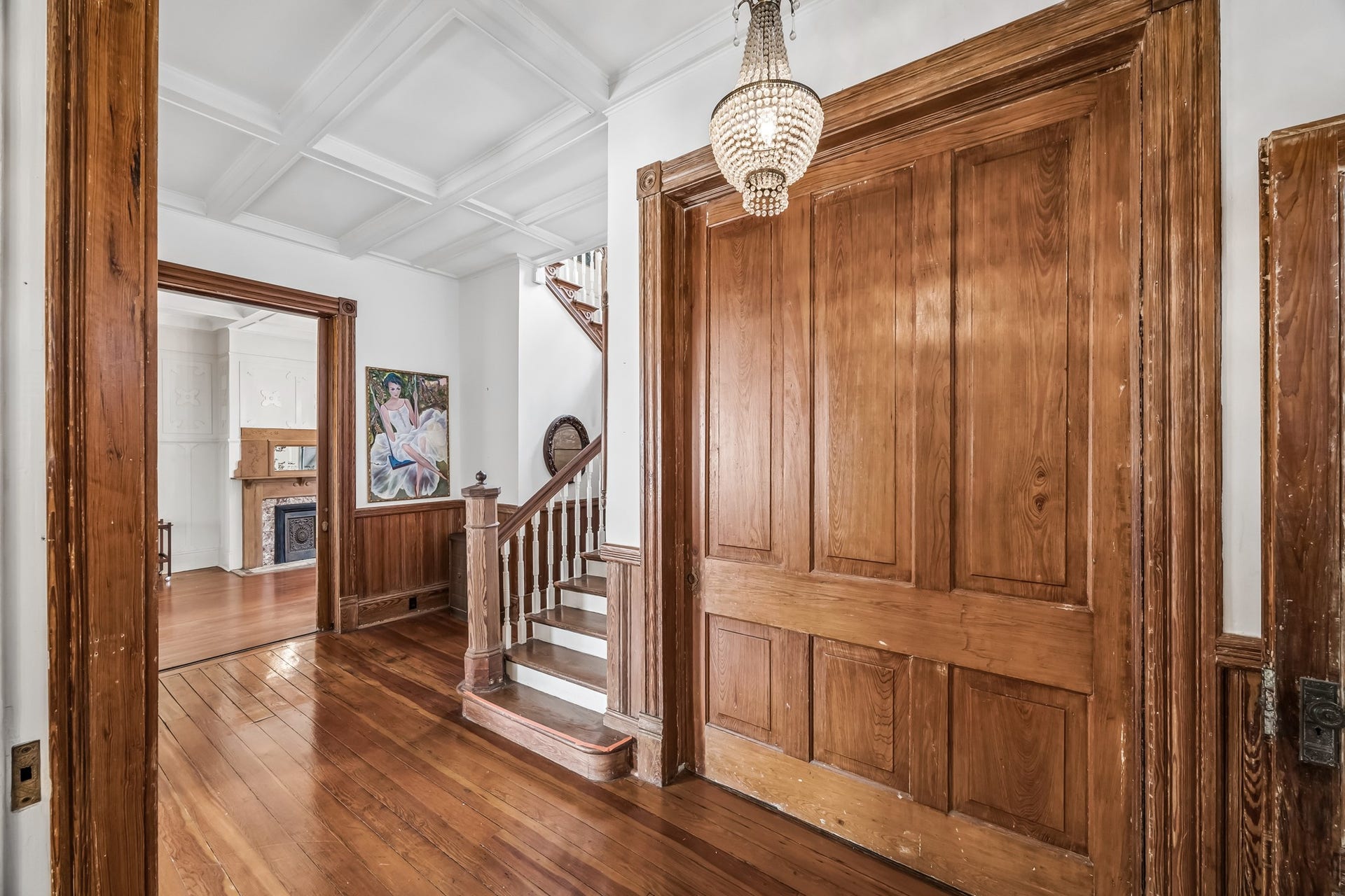1818 Broadway Street, Galveston, TX 77550 Take another look at this amazing pocket door, the tray ceiling and the stunning woodwork!