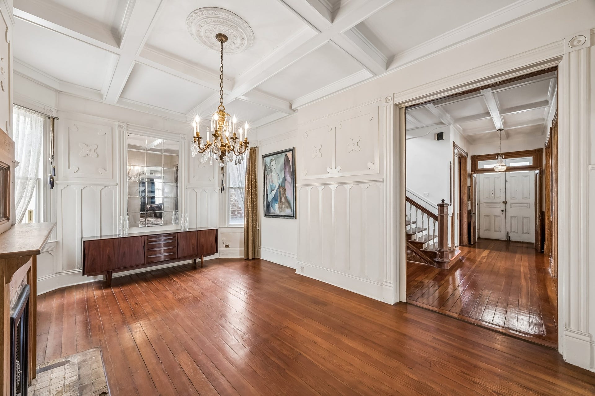 1818 Broadway Street, Galveston, TX 77550 The formal dining room can accommodate your largest dining room table! More original details grace the walls and the ceiling.