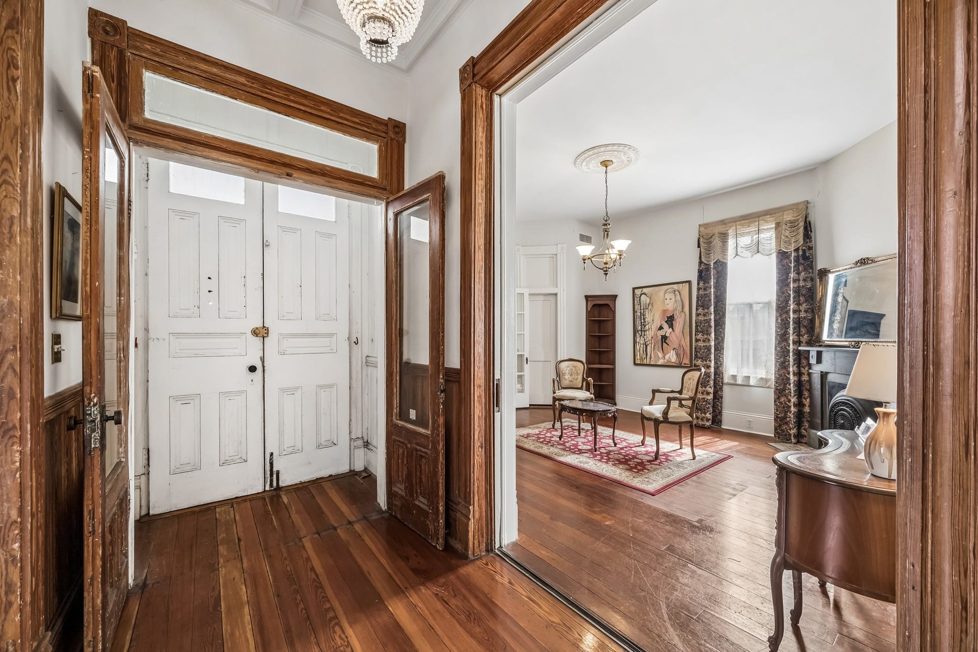 1818 Broadway Street, Galveston, TX 77550 A Victorian vestibule upon entry