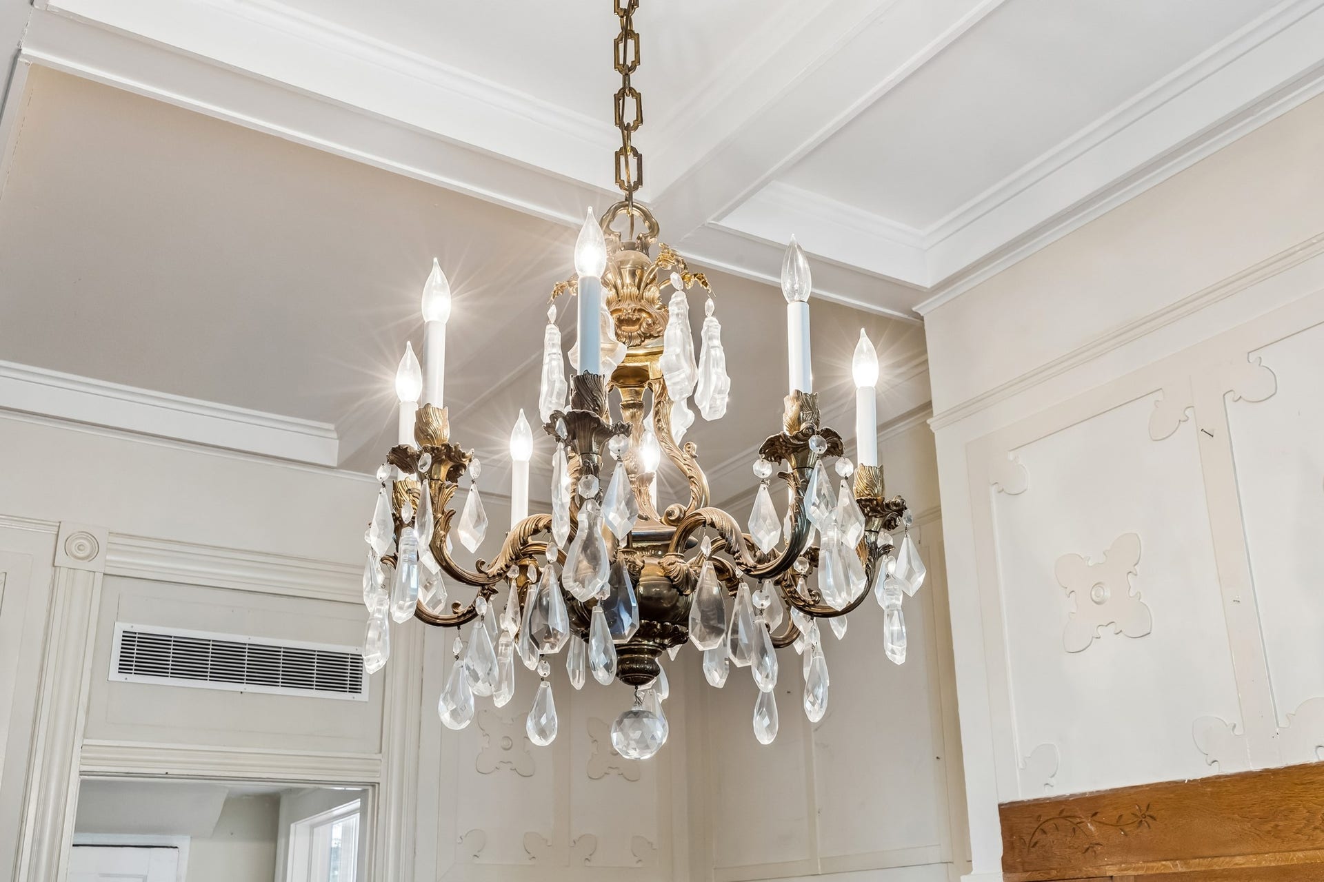 1818 Broadway Street, Galveston, TX 77550 Stunning dining room chandelier