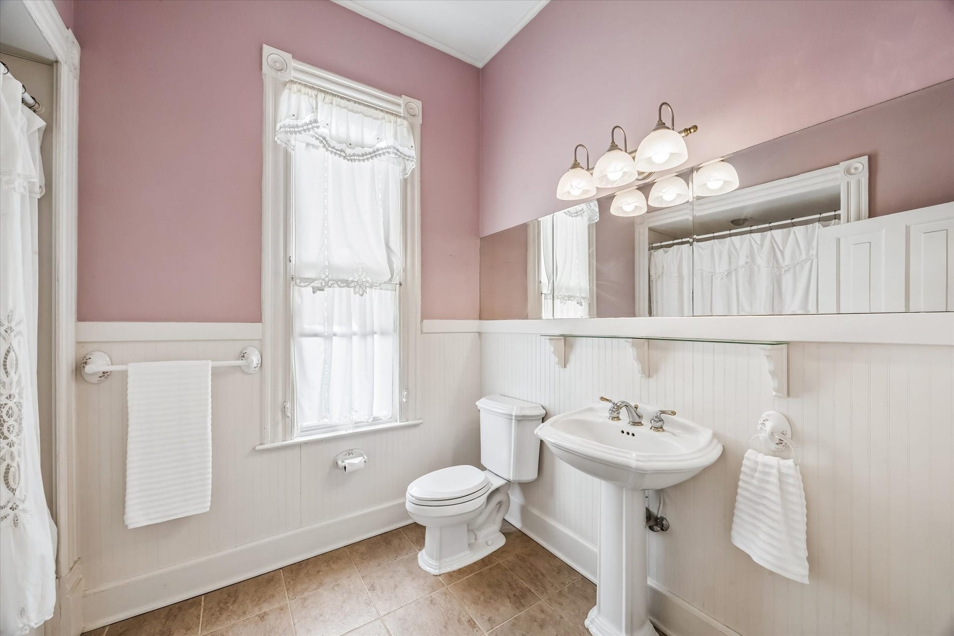 1818 Broadway Street, Galveston, TX 77550 Primary bath