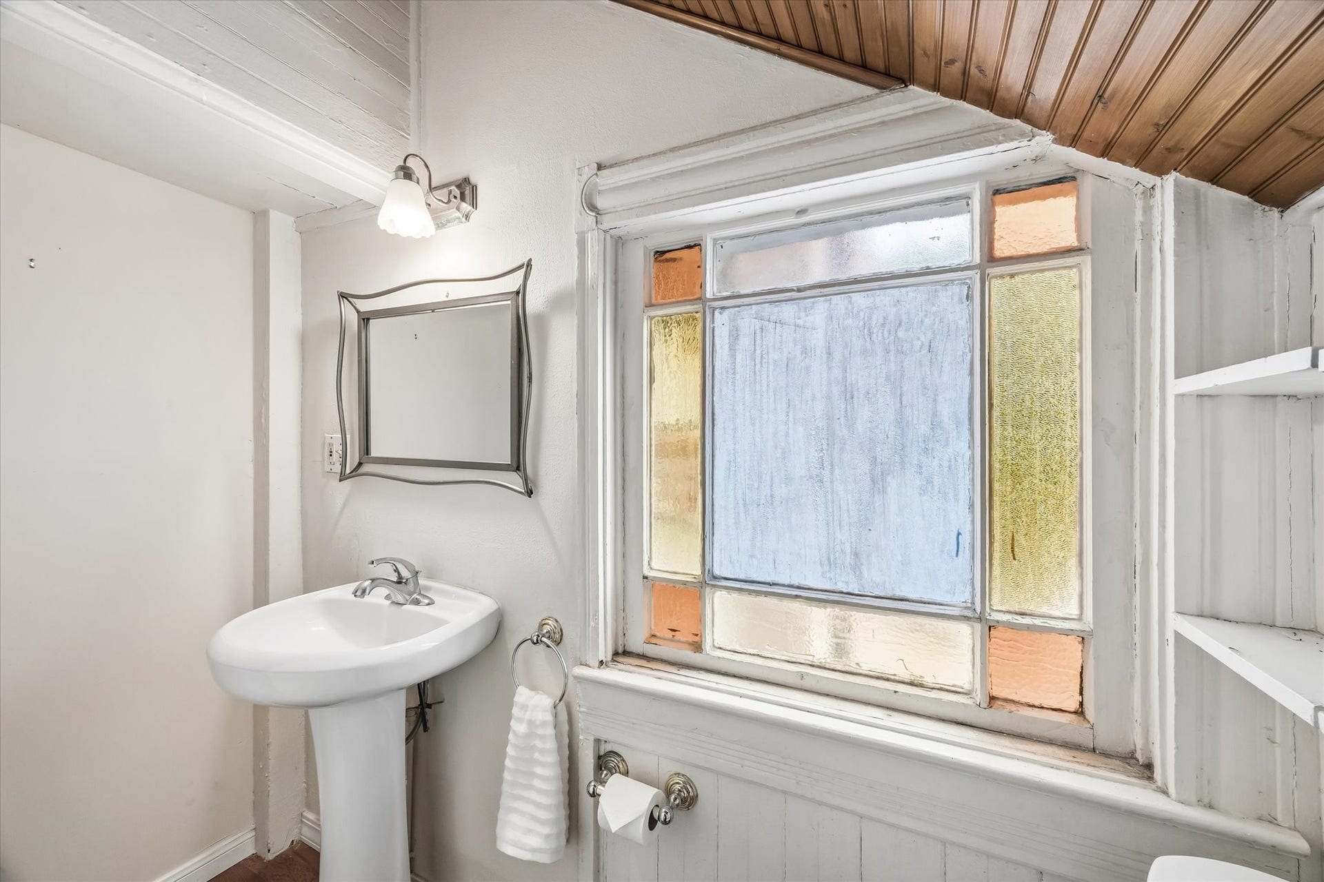 1818 Broadway Street, Galveston, TX 77550 The half bath has an original window