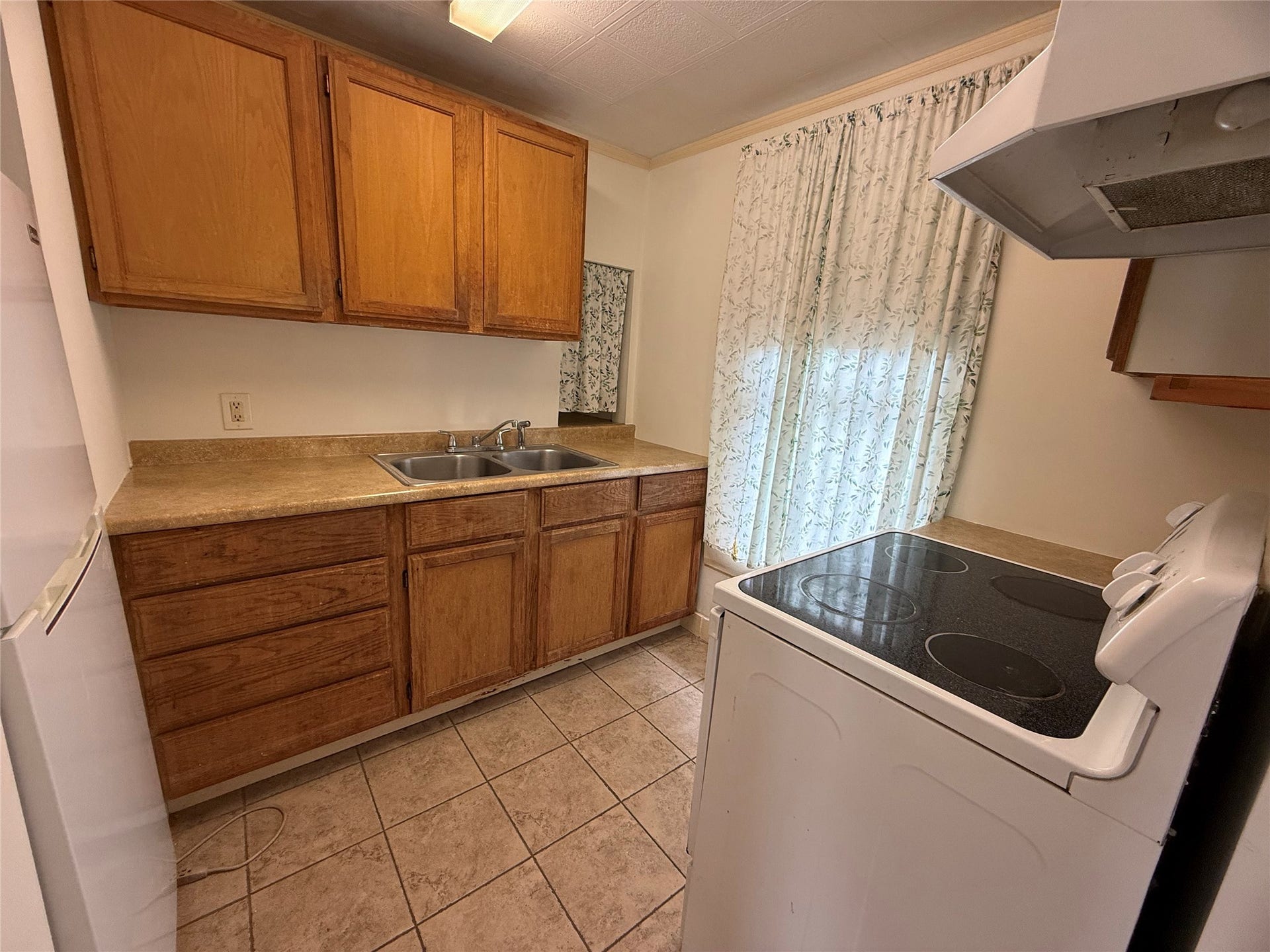 1818 Broadway Street, Galveston, TX 77550 Cute little kitchen with a surprising amount of storage