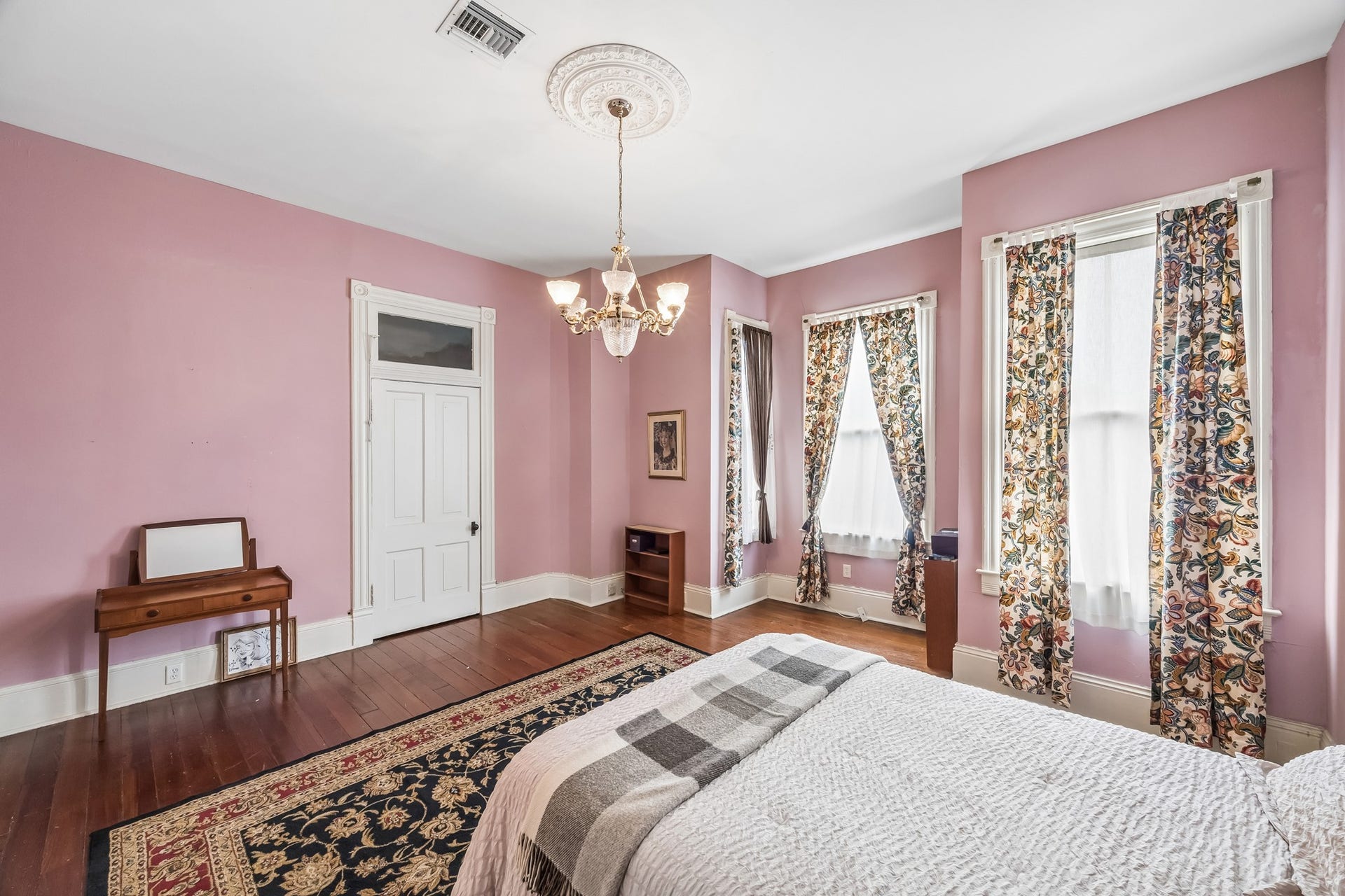 1818 Broadway Street, Galveston, TX 77550 There is a real closet behind that door!