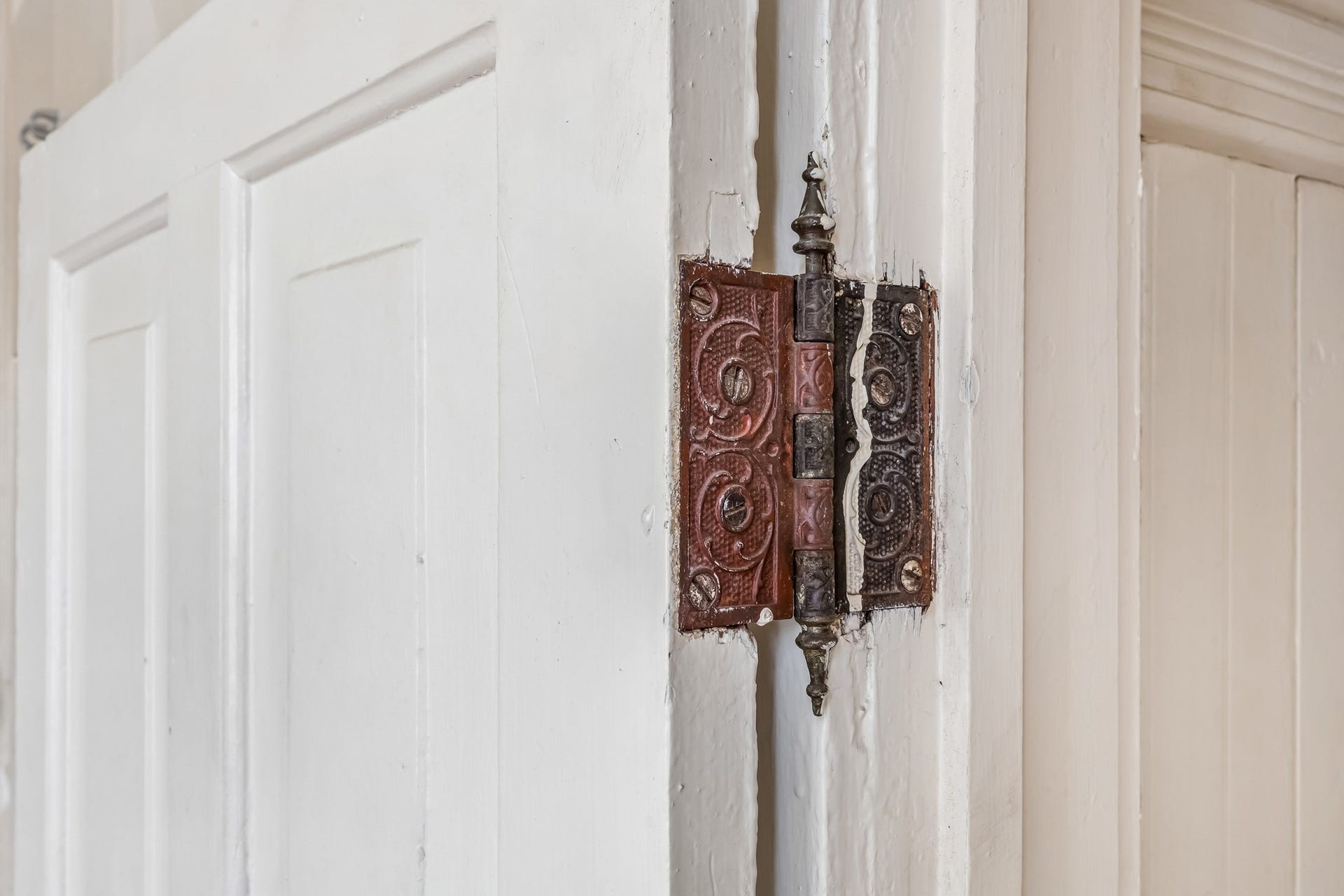 1818 Broadway Street, Galveston, TX 77550 One of the orignal hinges. So pretty.