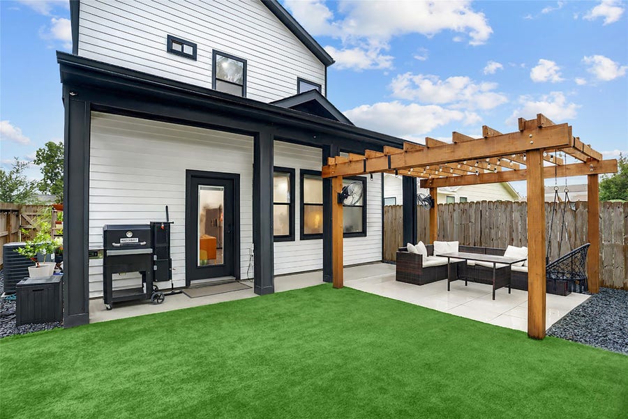 Property photo for 115 E 44th Street, Houston, TX