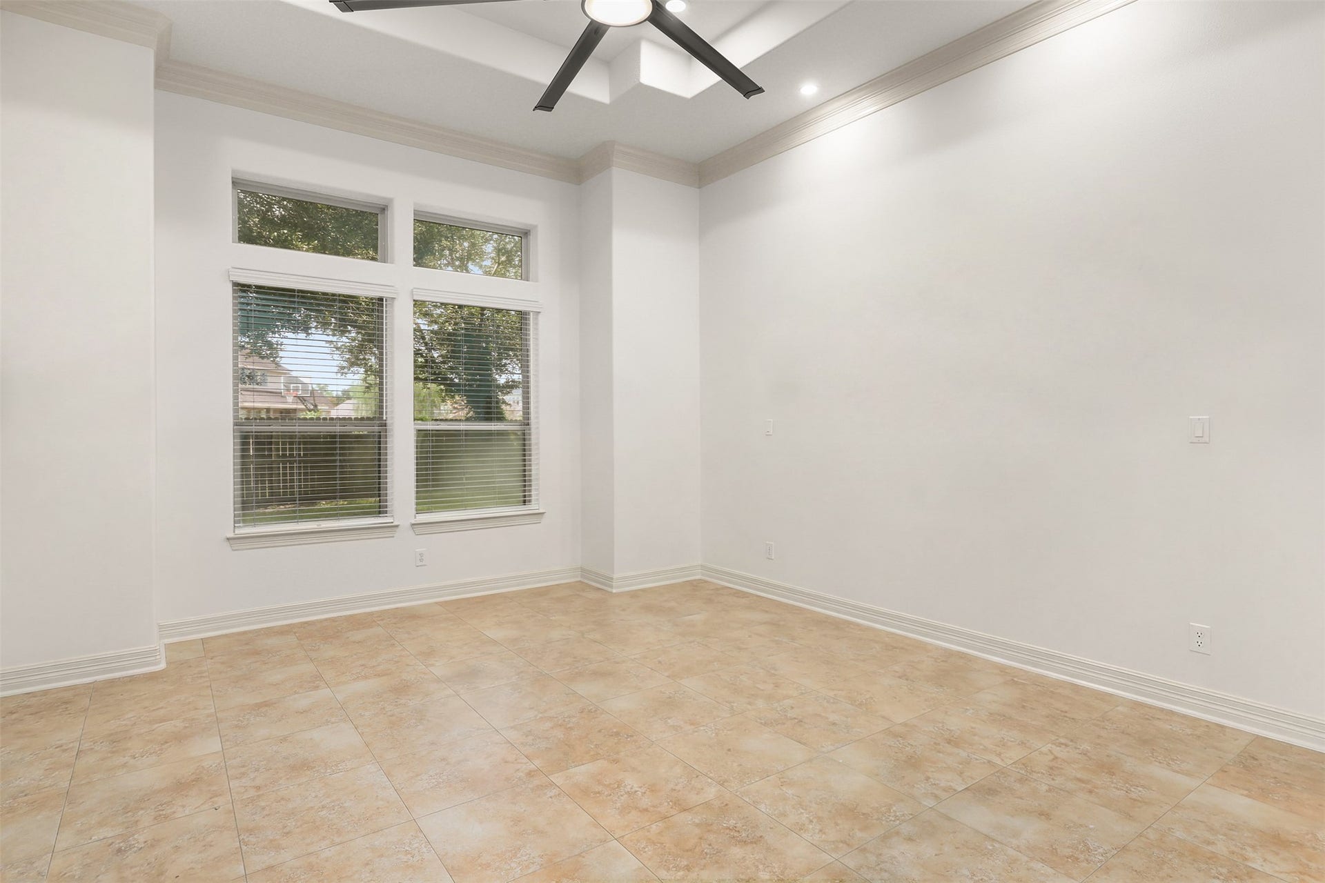 409 Old Orchard Way, Dickinson, TX 77539 Primary Bedroom