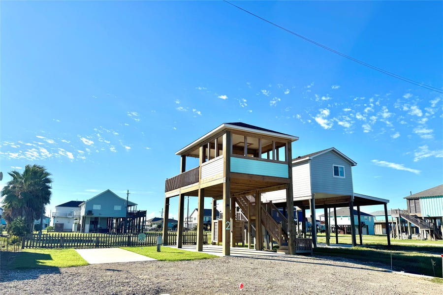 Property photo for 104 N Mae Circle, Crystal Beach, TX