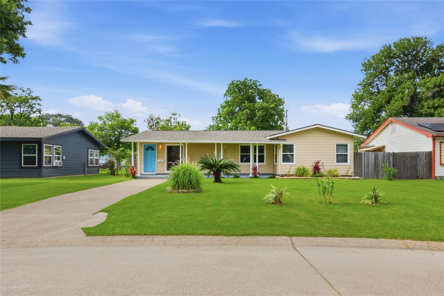 Property photo for 1422 Wayside Drive, Texas City, TX