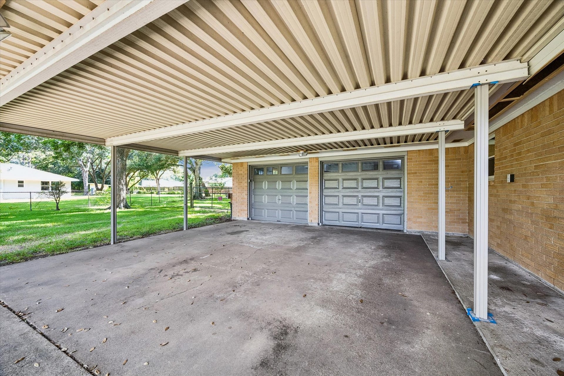 12511 Britt Road, Pearland, TX 77584 Aluminium 2-car carport provides plenty of covered parking and outdoor entertaining area.