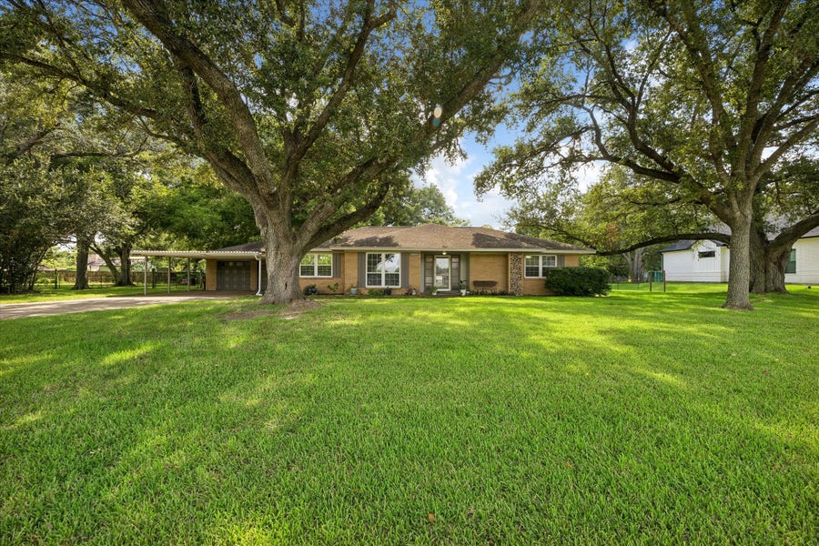 Property photo for 12511 Britt Road, Pearland, TX