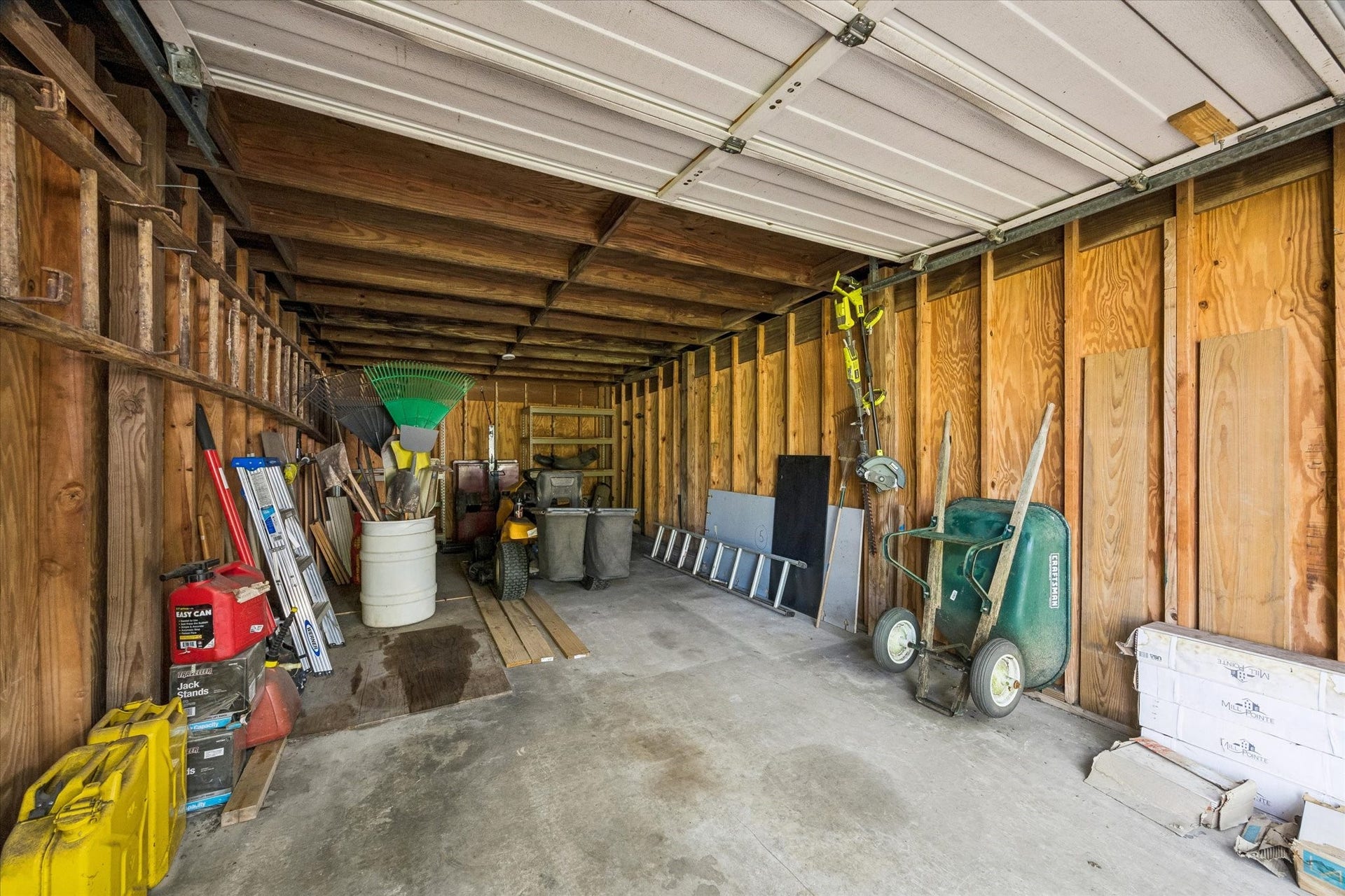 12511 Britt Road, Pearland, TX 77584 2nd detached garage is ready for your next project car.