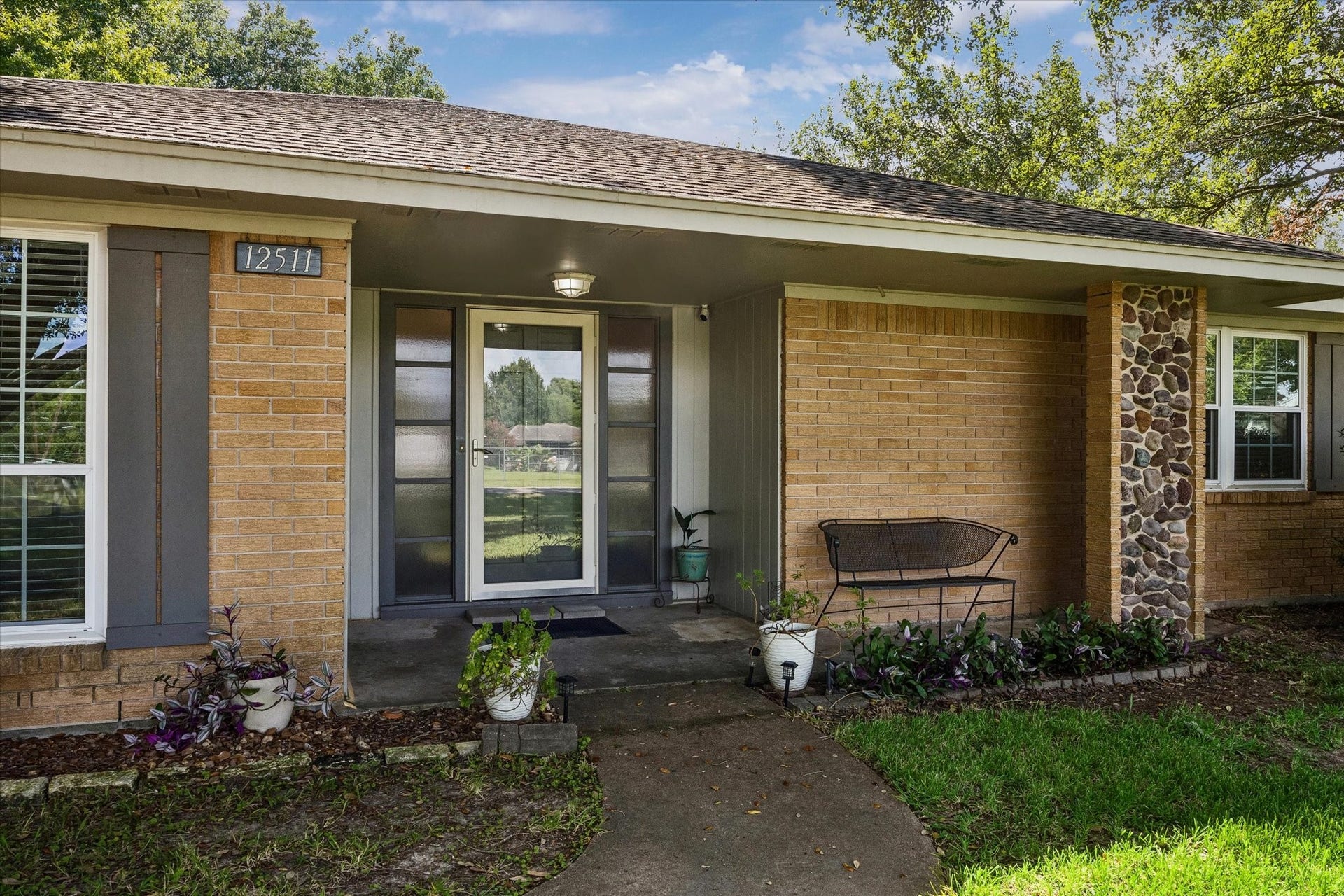12511 Britt Road, Pearland, TX 77584 That great mid-century styling evident in the facade and inviting front porch.