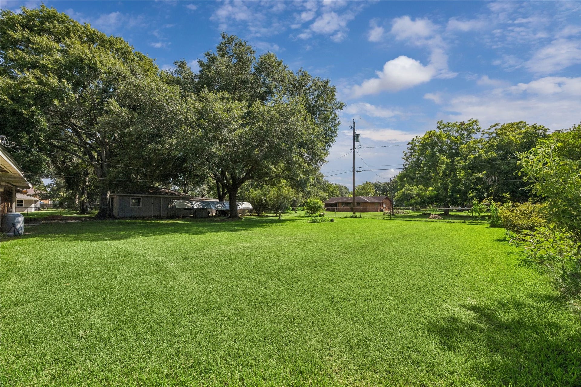 12511 Britt Road, Pearland, TX 77584 Lots of sunshine lets the fresh green grass grow on this lot.