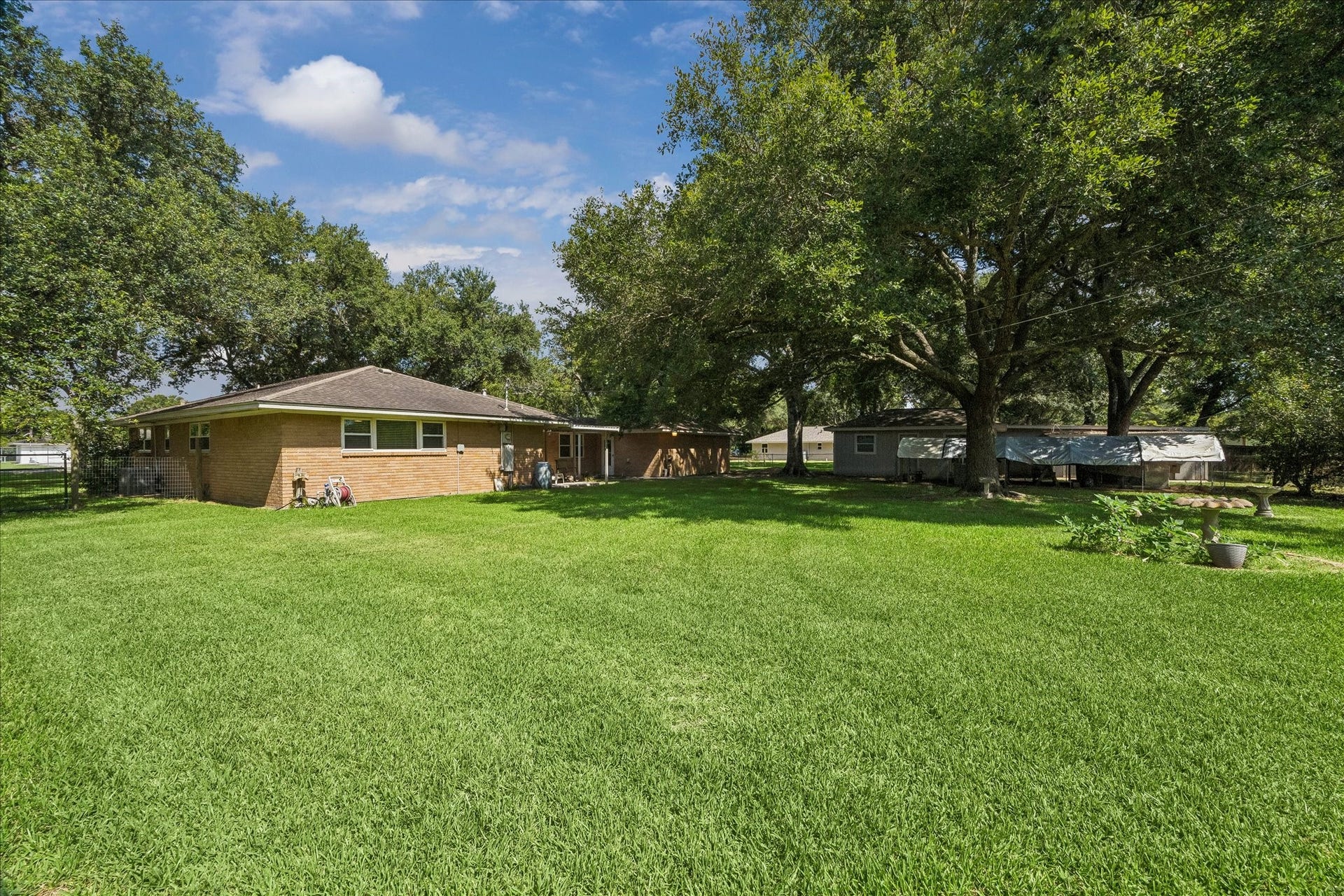 12511 Britt Road, Pearland, TX 77584 One last look at this great home that offers peace and quiet with convenience to all Pearland has!