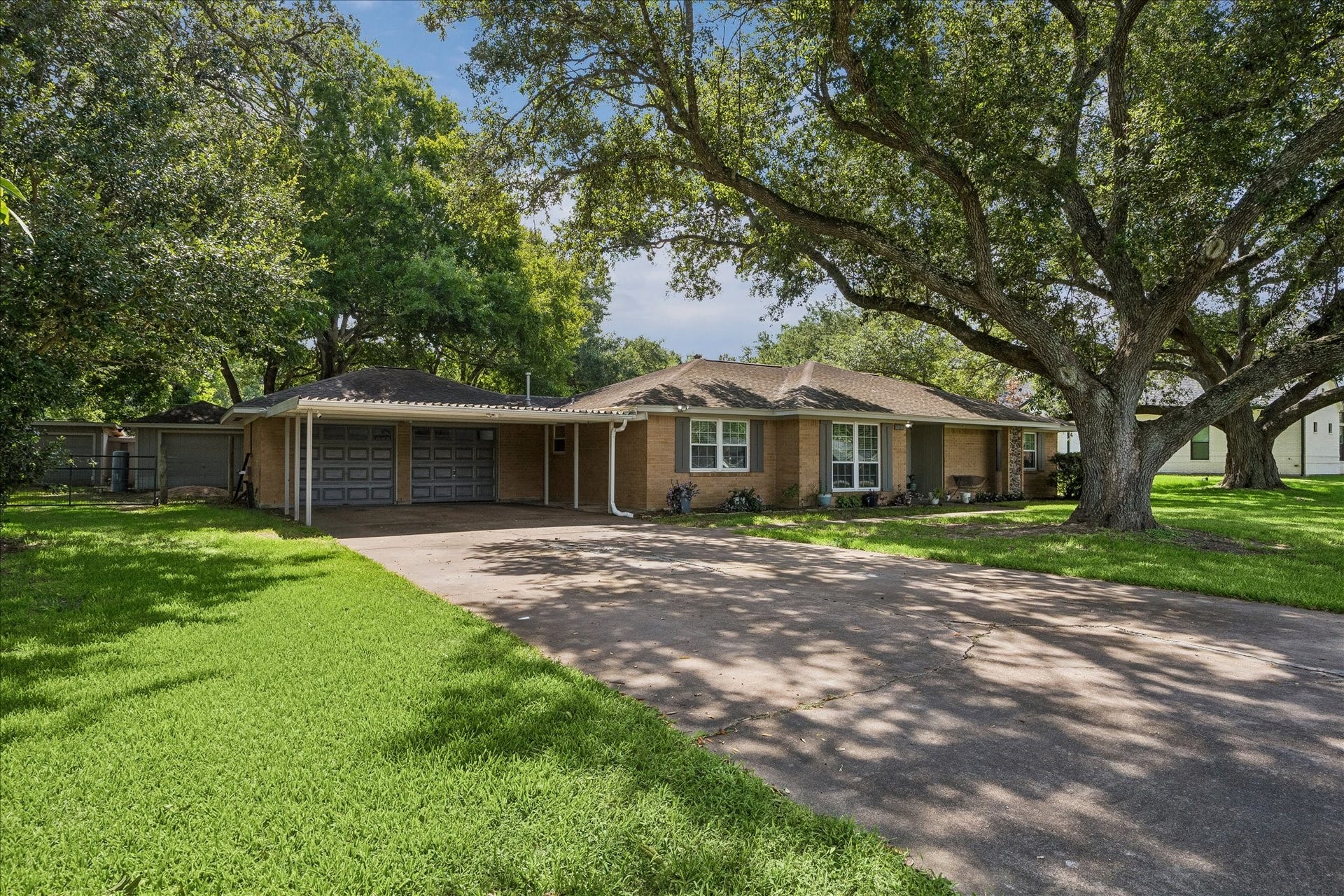 12511 Britt Road, Pearland, TX 77584 Long double-wide driveway offers an abundance of parking for guests and your toys.