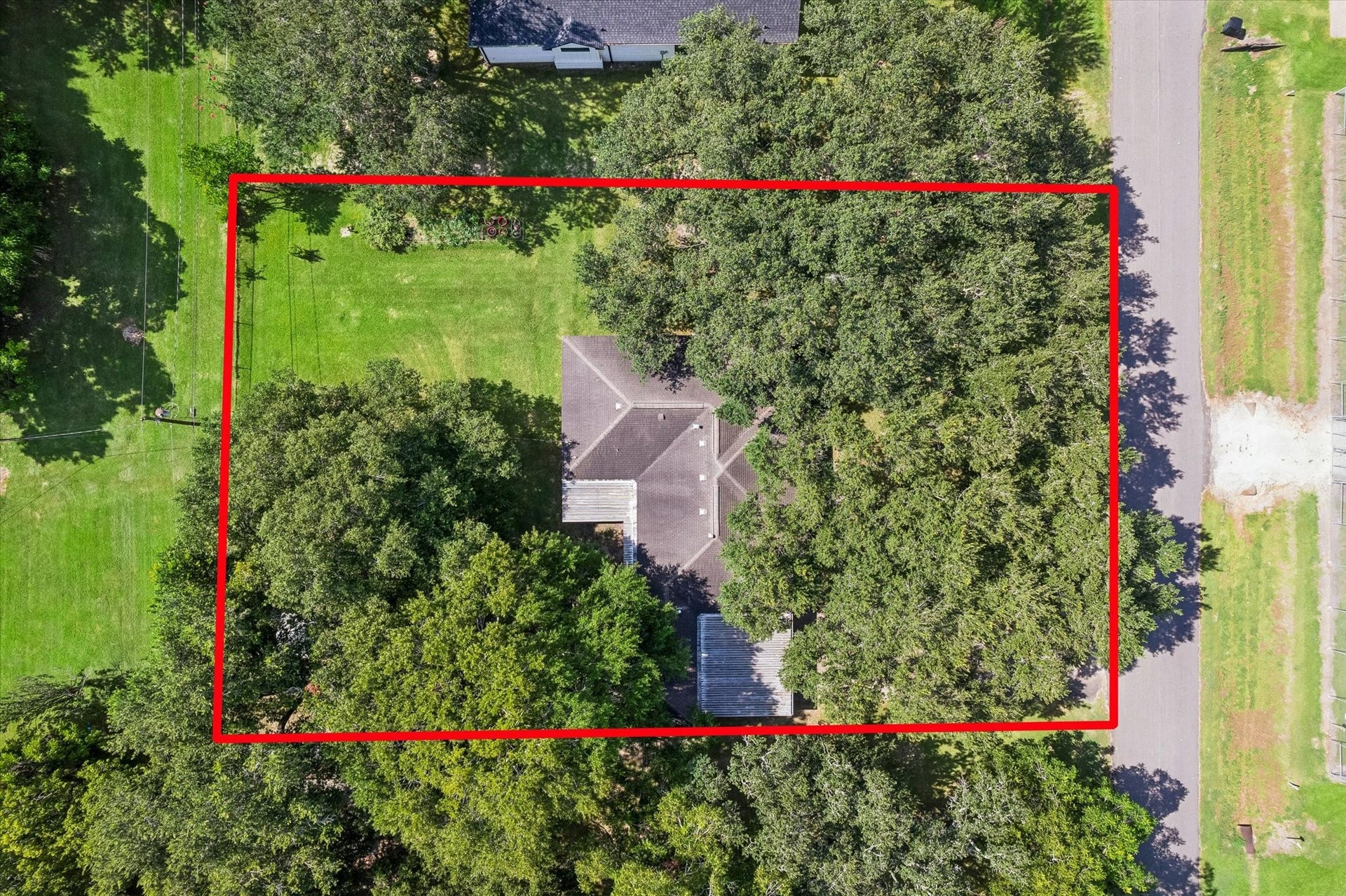 12511 Britt Road, Pearland, TX 77584 Shade trees help keep your AC from working so hard and your electric bill lower. LOT LINES ESTIMATED