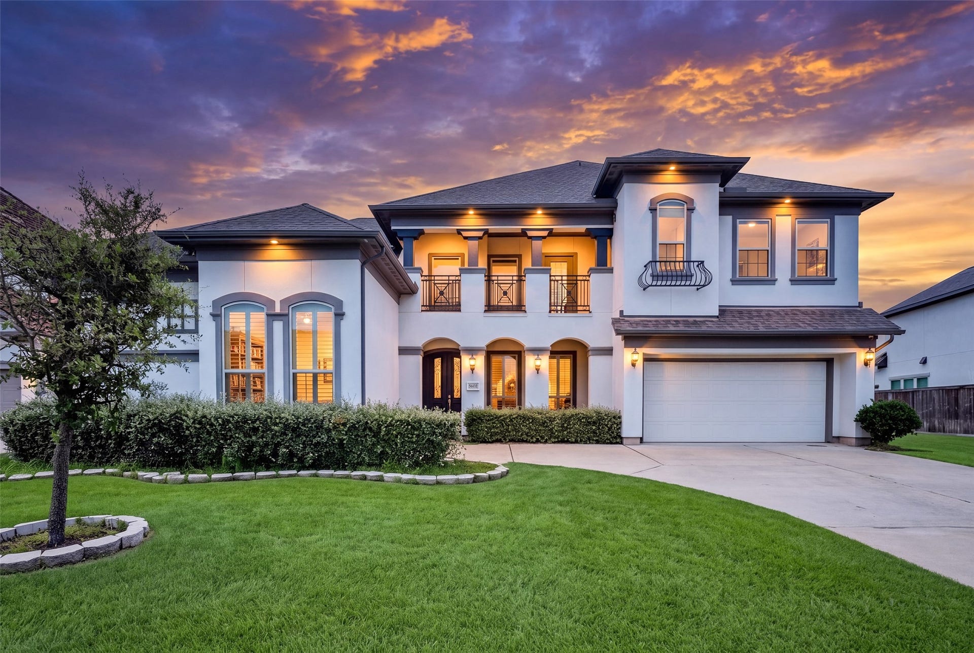 5602 King Plains Creek Lane, Sugar Land, TX 77479 Welcome to 5602 King Plains Creek! Beautifully illuminated at twilight, this impressive two-story residence makes a striking first impression with its covered balcony, arched entry featuring double-doors, architectural detailing, manicured lawn, and exterior soffit lighting. An inviting introduction to everything this home has to offer.