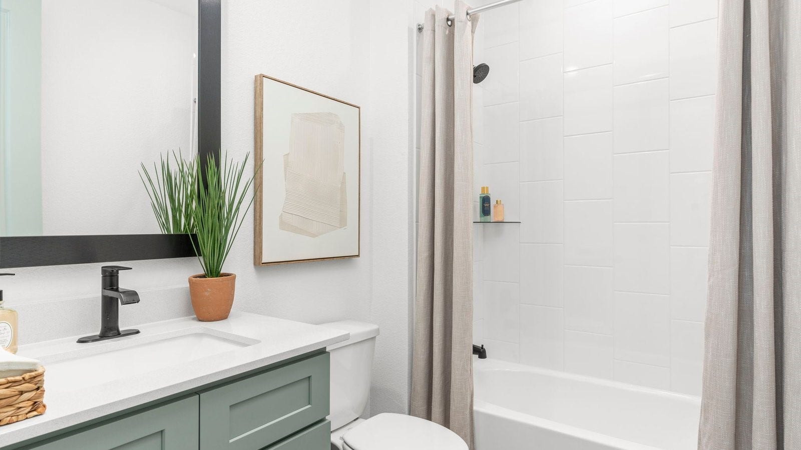 secondary bathroom with standing tub