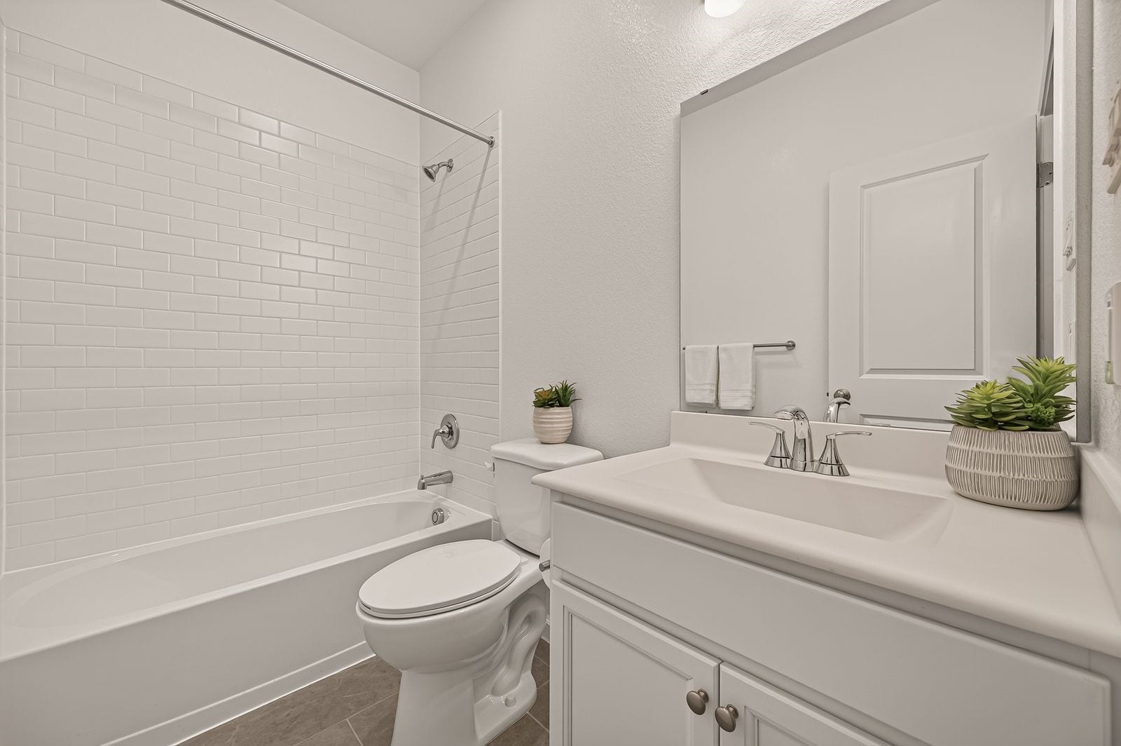 29406 Suncreek Ranch Court, Waller, TX 77484 Second bathroom with tub/shower combo