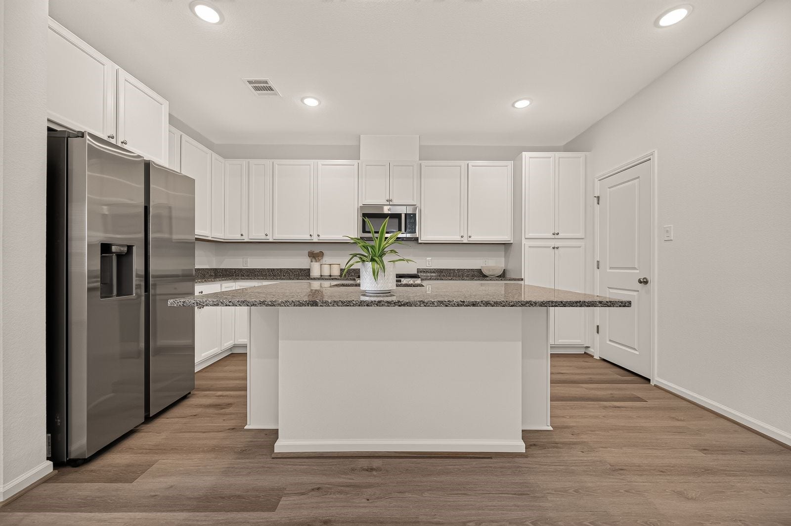 29406 Suncreek Ranch Court, Waller, TX 77484 Kitchen with appliances