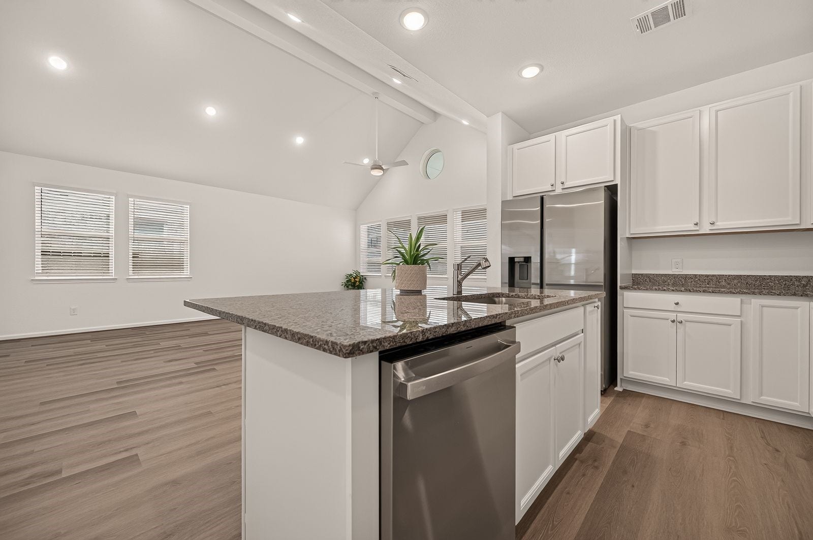 29406 Suncreek Ranch Court, Waller, TX 77484 Granite countertop