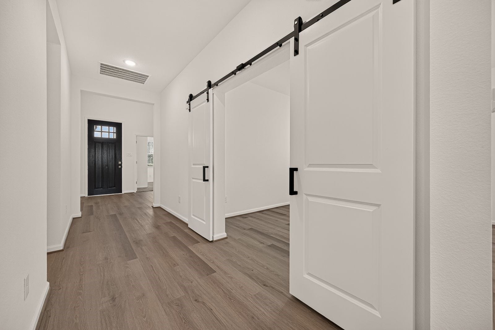 29406 Suncreek Ranch Court, Waller, TX 77484 hallway