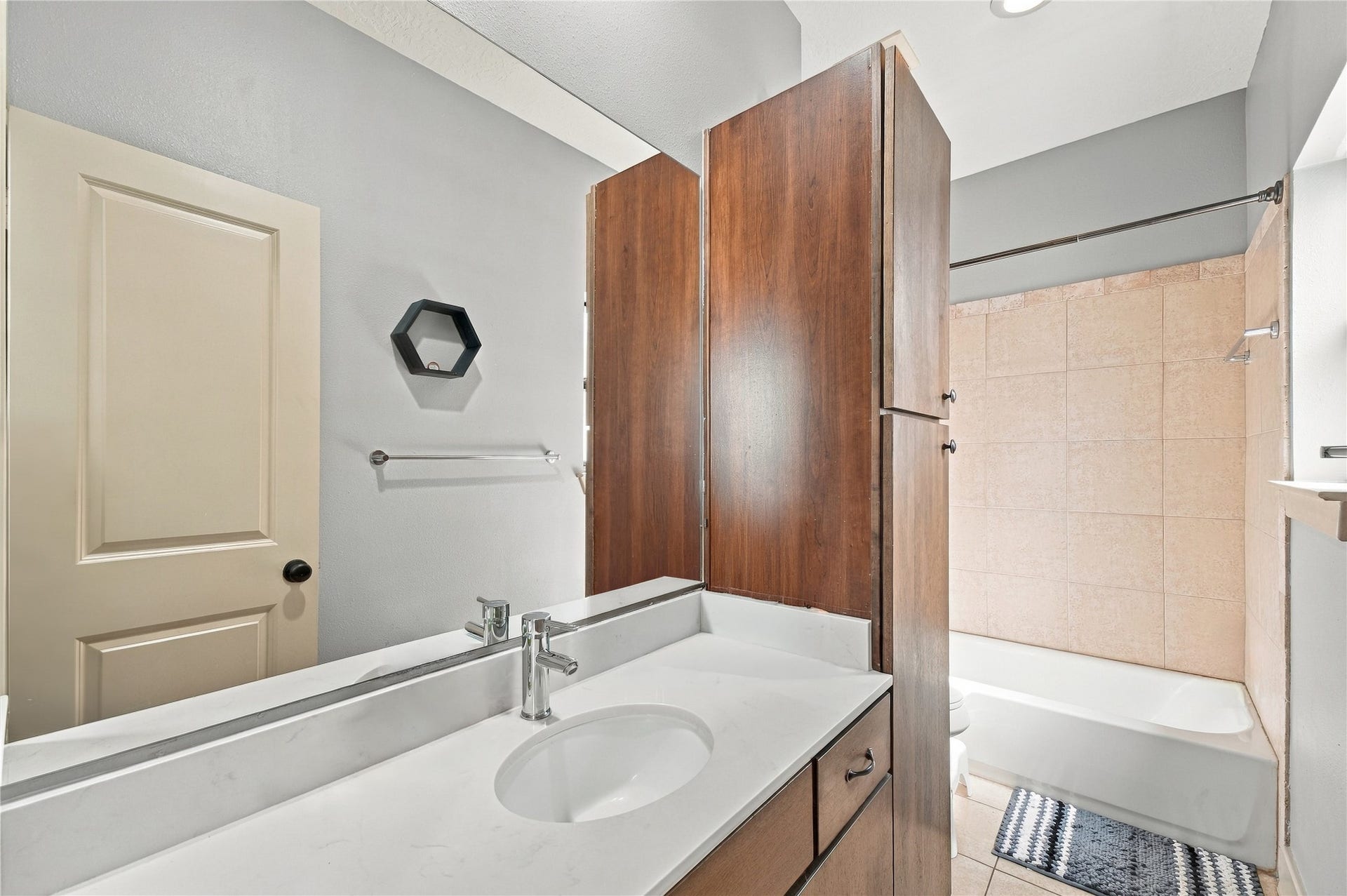 2422 Navigation Boulevard, #F, Houston, TX 77003 2422 Navigation Boulevard, #F, Houston, TX 77003