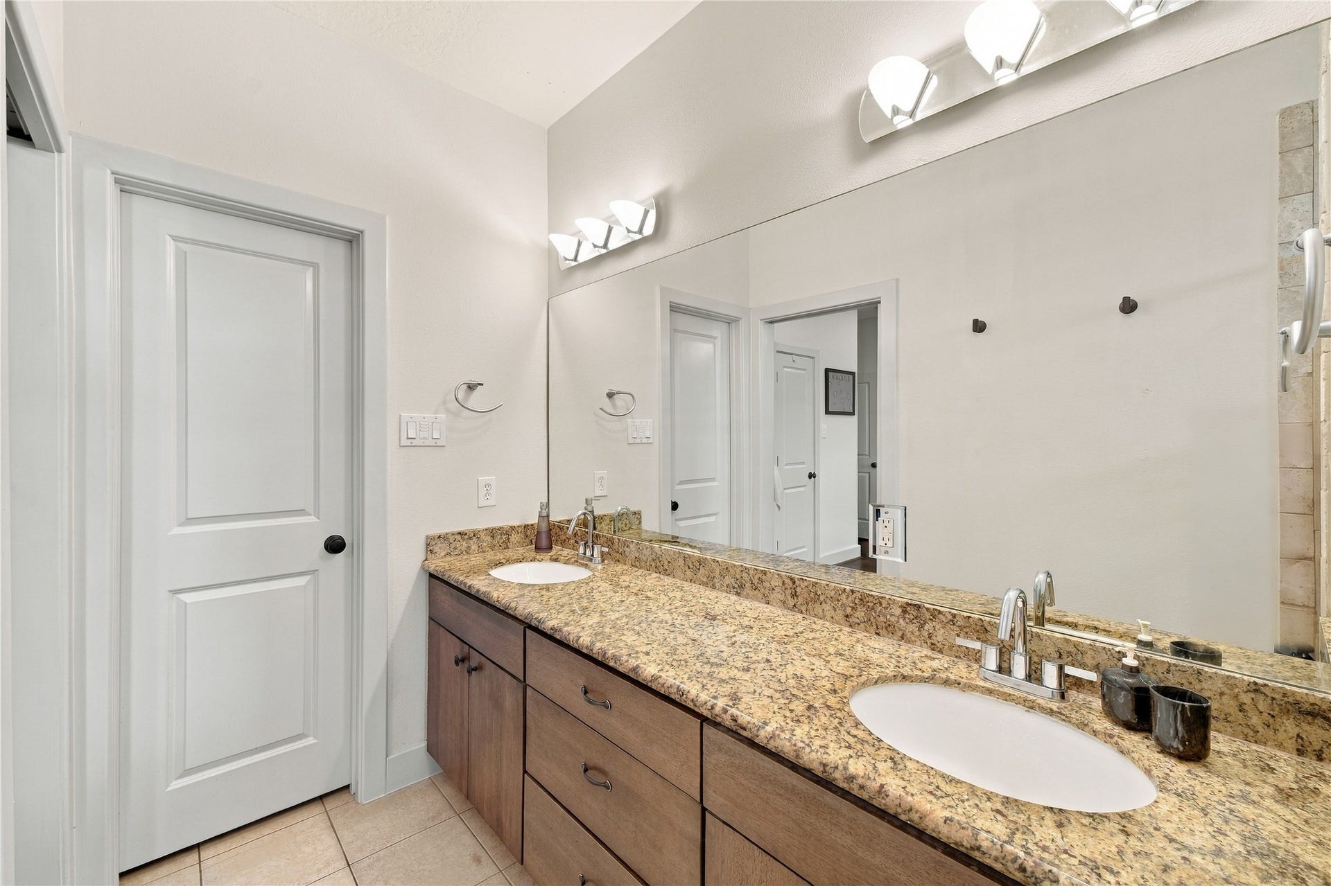 2422 Navigation Boulevard, #F, Houston, TX 77003 2422 Navigation Boulevard, #F, Houston, TX 77003