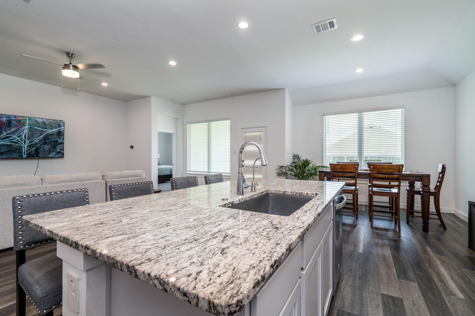 1565 OAKDALE CREST RD, Montgomery, TX 77316 1565 OAKDALE CREST RD, Montgomery, TX 77316