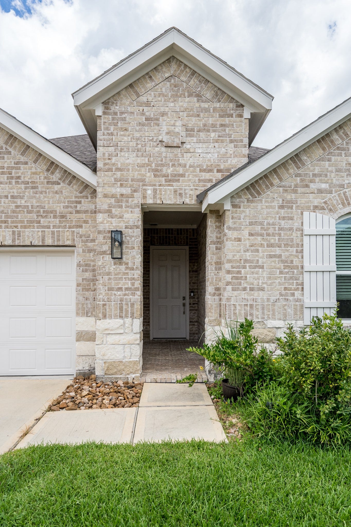 1565 OAKDALE CREST RD, Montgomery, TX 77316 Welcome home !!
