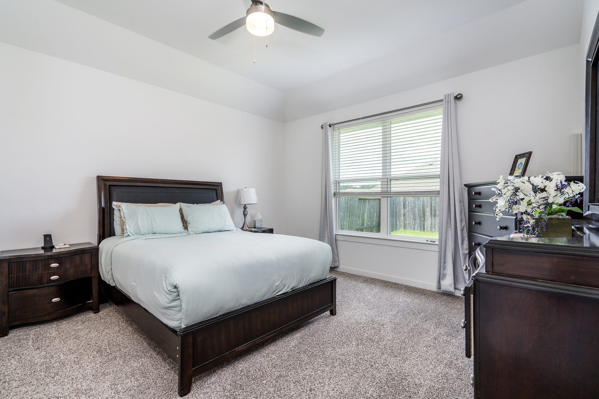 1565 OAKDALE CREST RD, Montgomery, TX 77316 Primary bedroom !