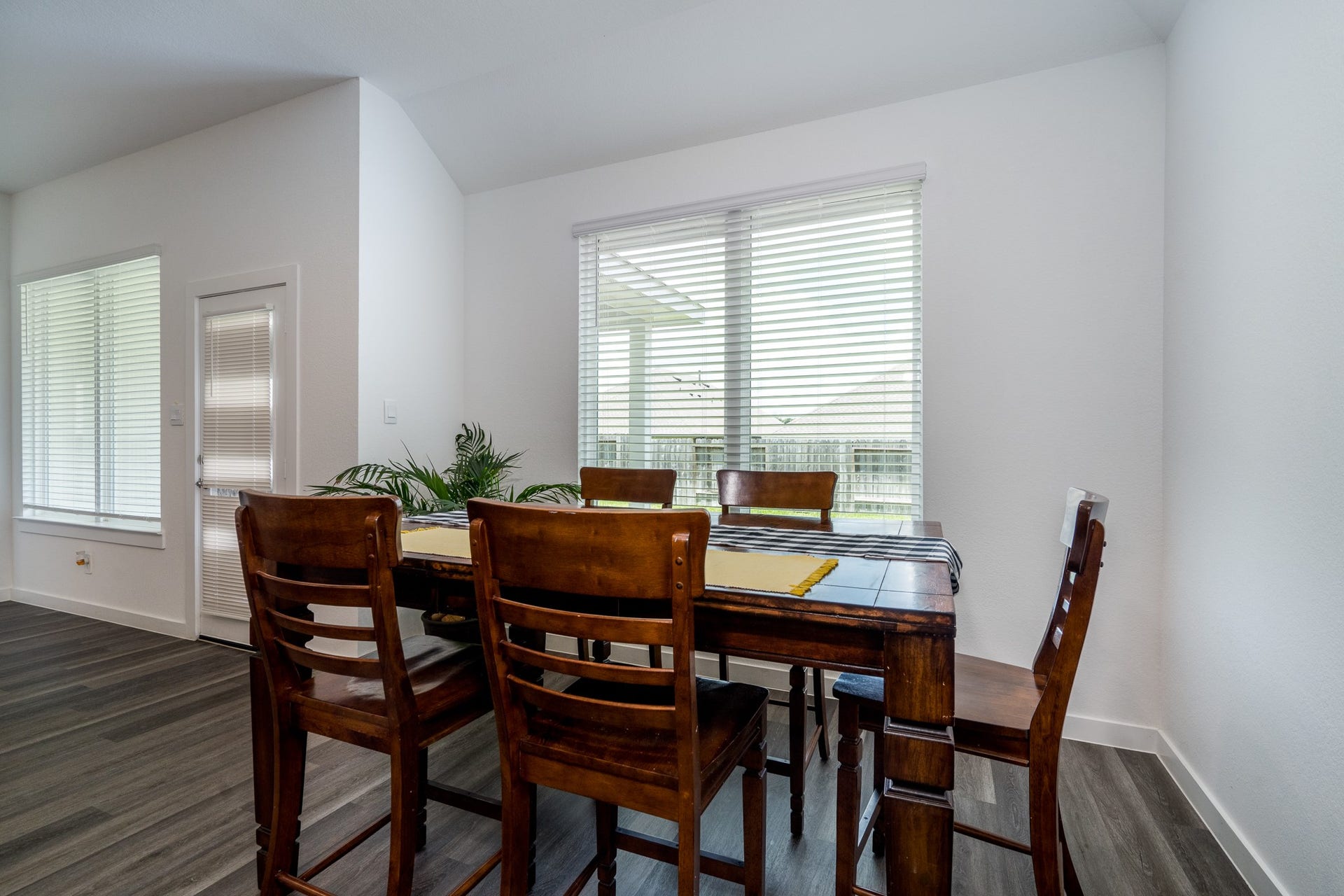 1565 OAKDALE CREST RD, Montgomery, TX 77316 1565 OAKDALE CREST RD, Montgomery, TX 77316