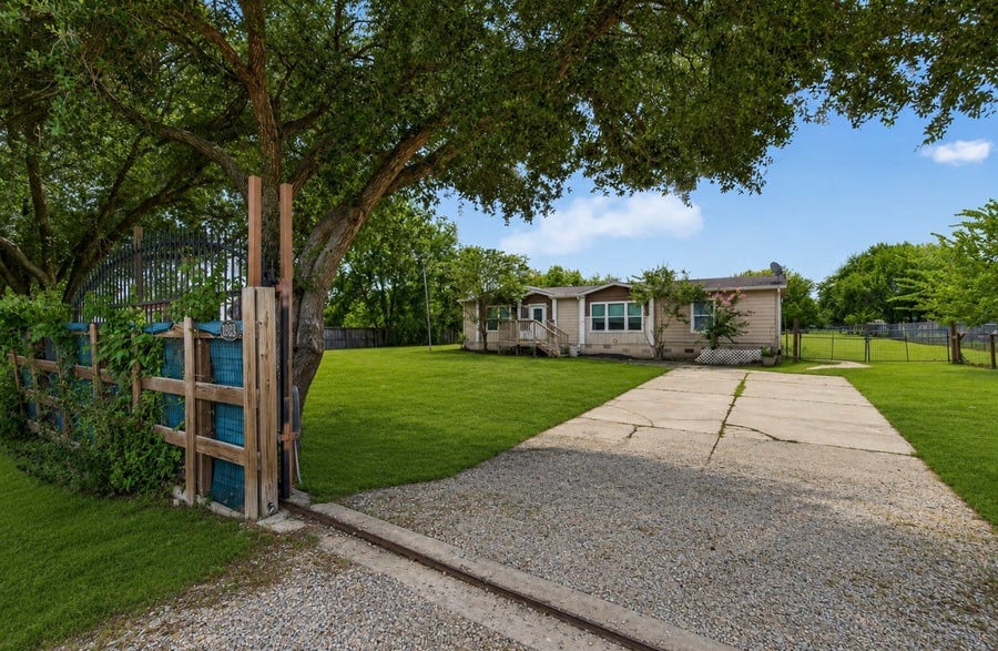 Property photo for 6023 Cheryl Lane, Rosharon, TX