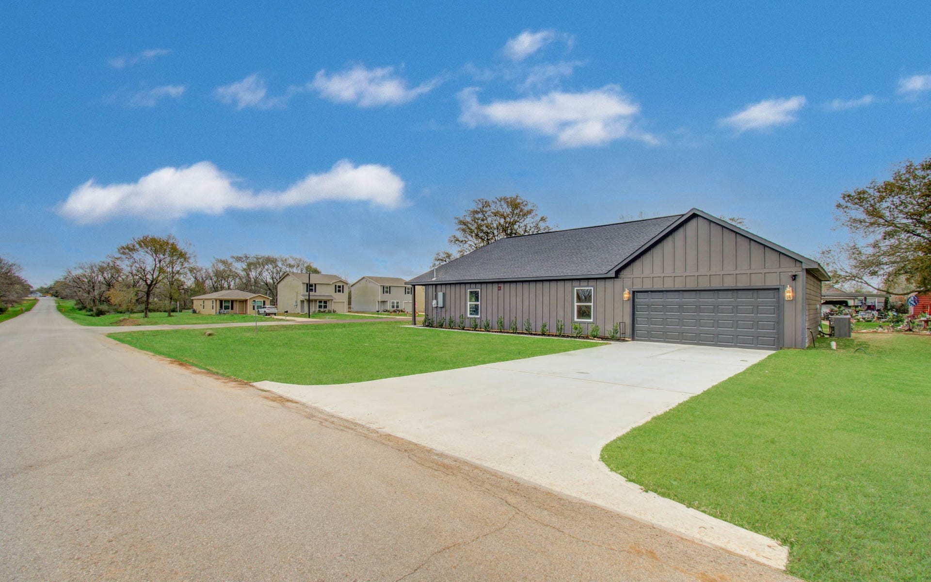 211 19th Street, Hempstead, TX 77445 211 19th Street, Hempstead, TX 77445