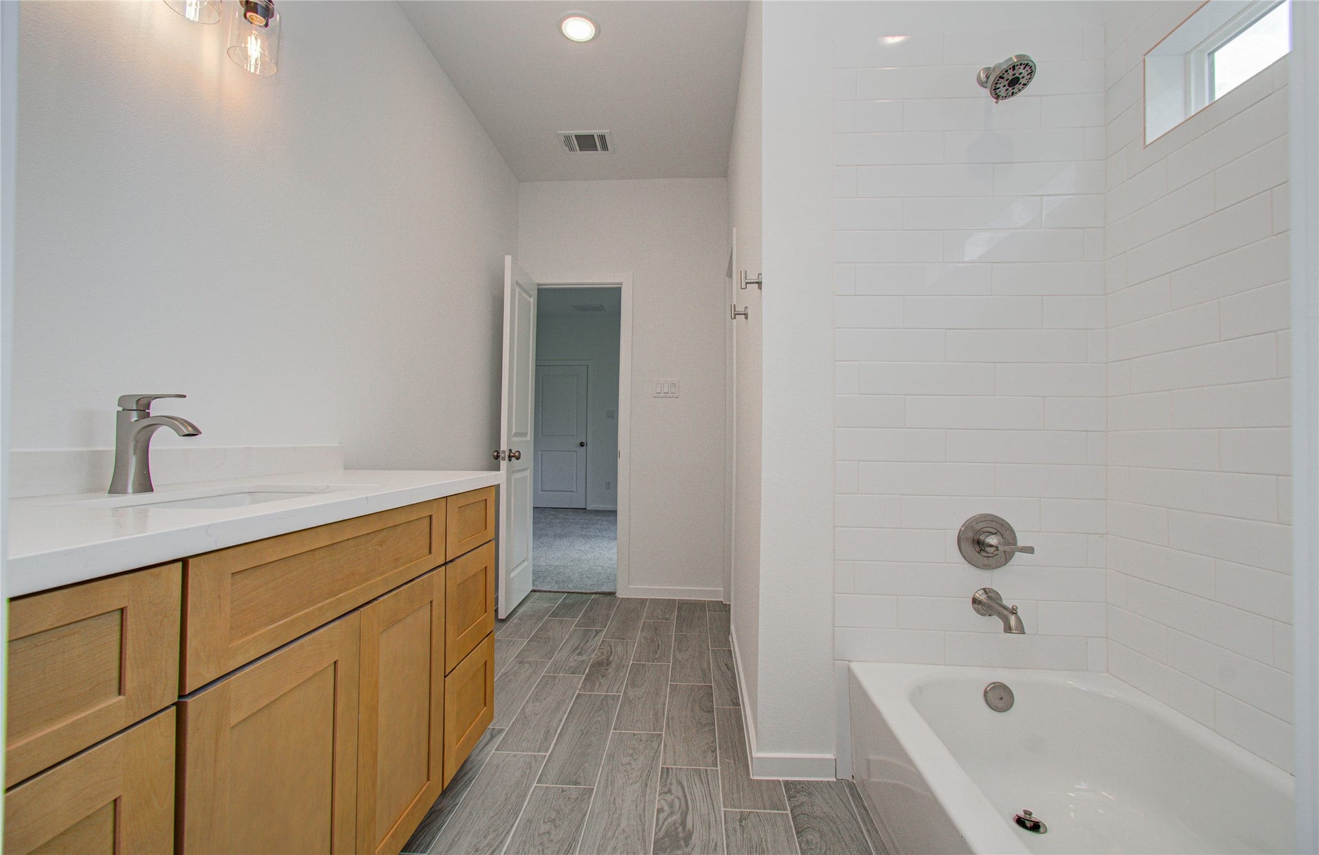 211 19th Street, Hempstead, TX 77445 211 19th Street, Hempstead, TX 77445