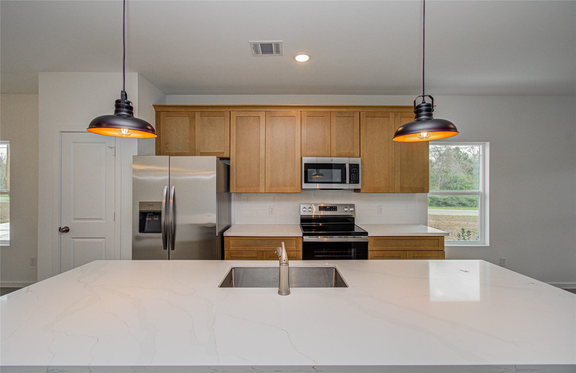 211 19th Street, Hempstead, TX 77445 211 19th Street, Hempstead, TX 77445