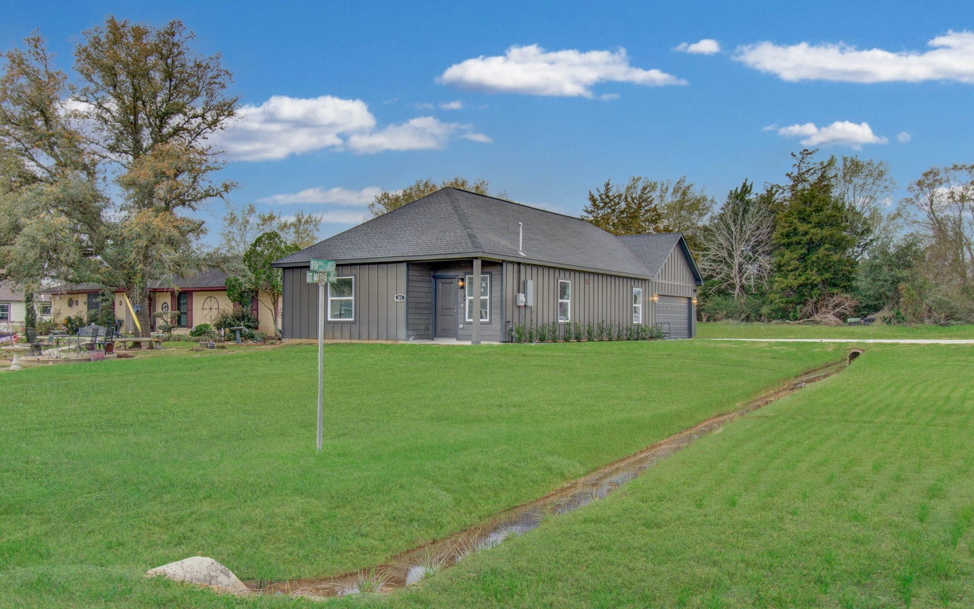 211 19th Street, Hempstead, TX 77445 211 19th Street, Hempstead, TX 77445