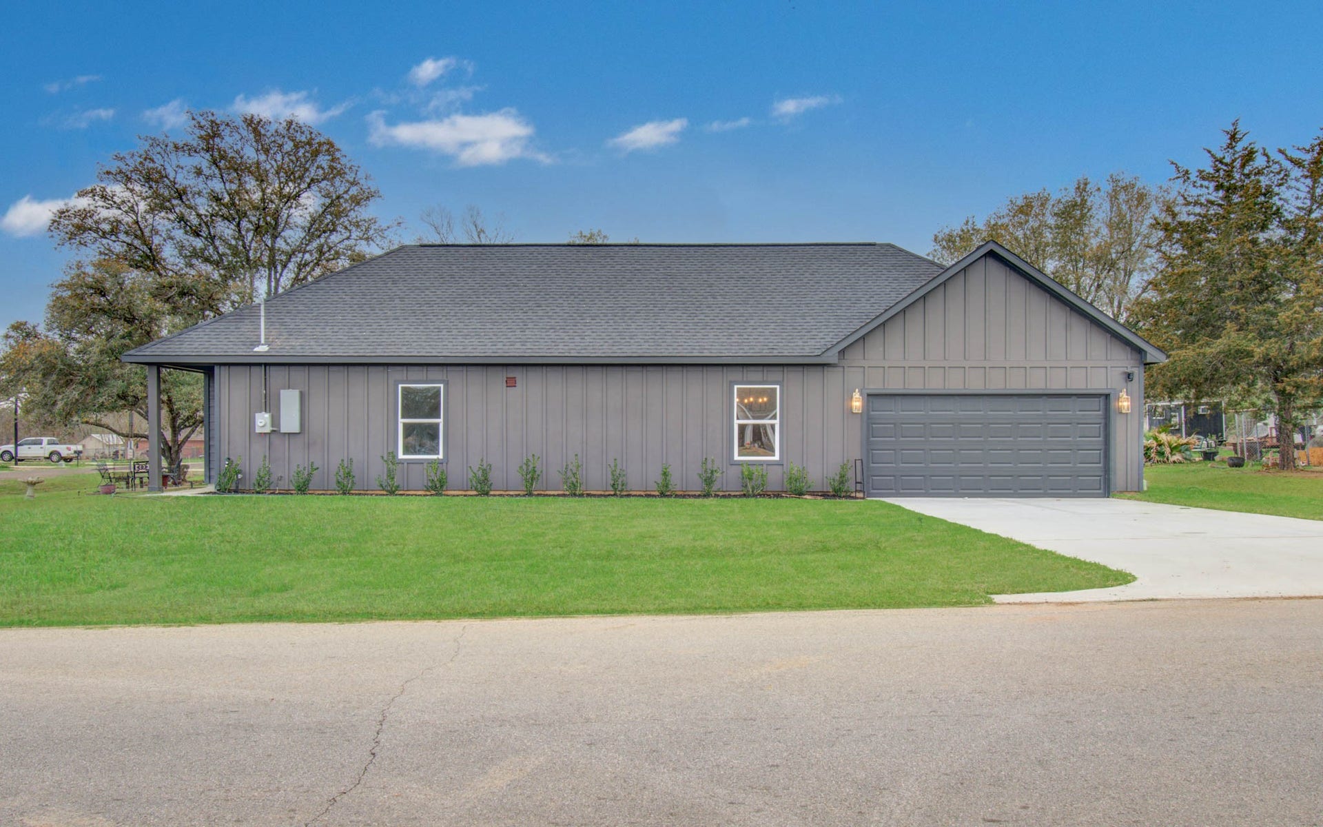 211 19th Street, Hempstead, TX 77445 211 19th Street, Hempstead, TX 77445