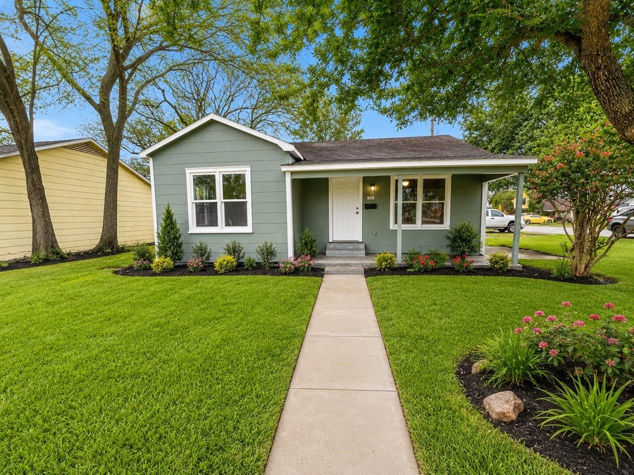 Property photo for 302 S 5th Street, La Porte, TX