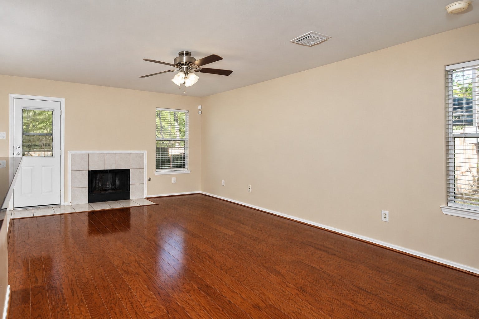 15 Marble Rock Place, The Woodlands, TX 77382 15 Marble Rock Place, The Woodlands, TX 77382