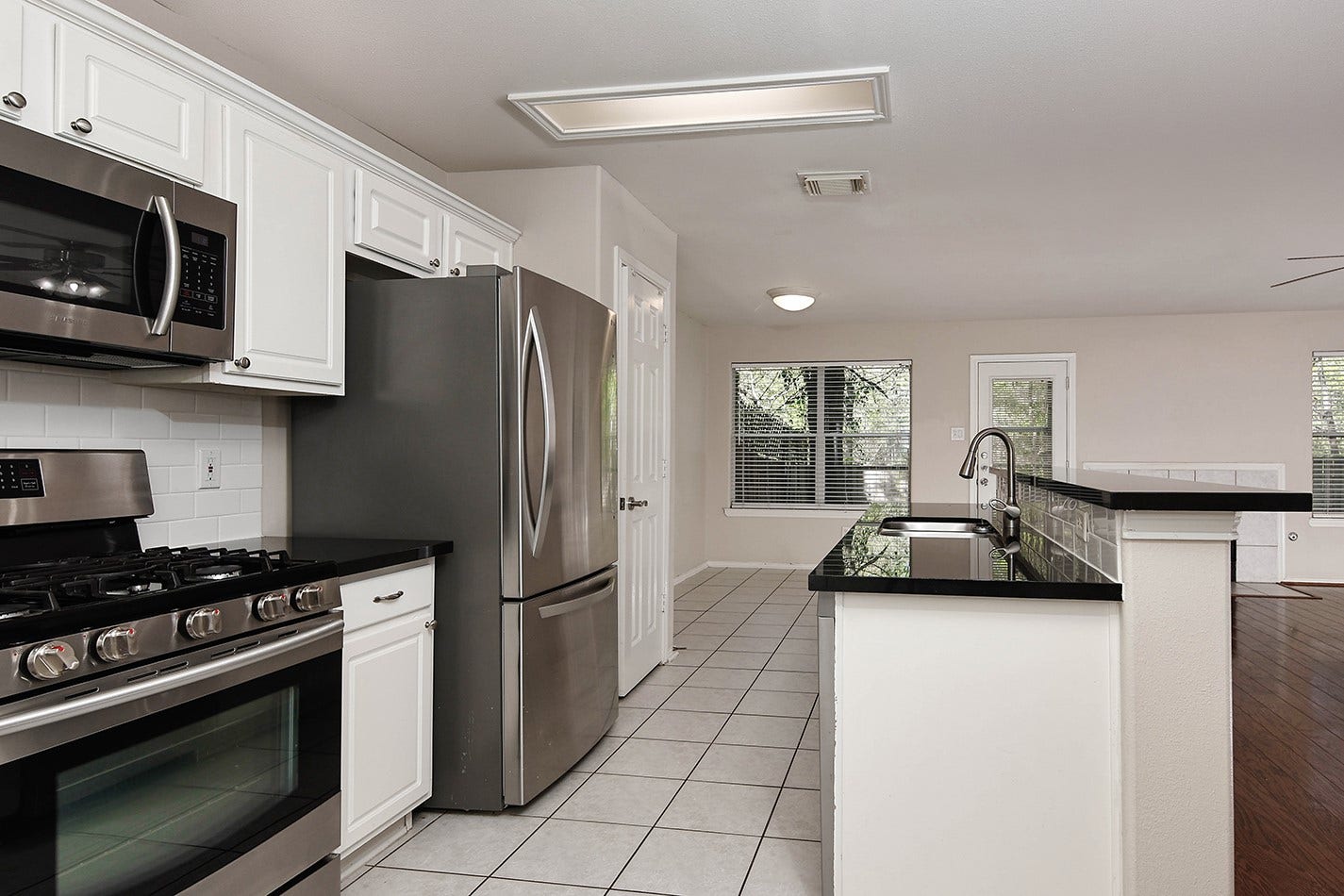 15 Marble Rock Place, The Woodlands, TX 77382 15 Marble Rock Place, The Woodlands, TX 77382