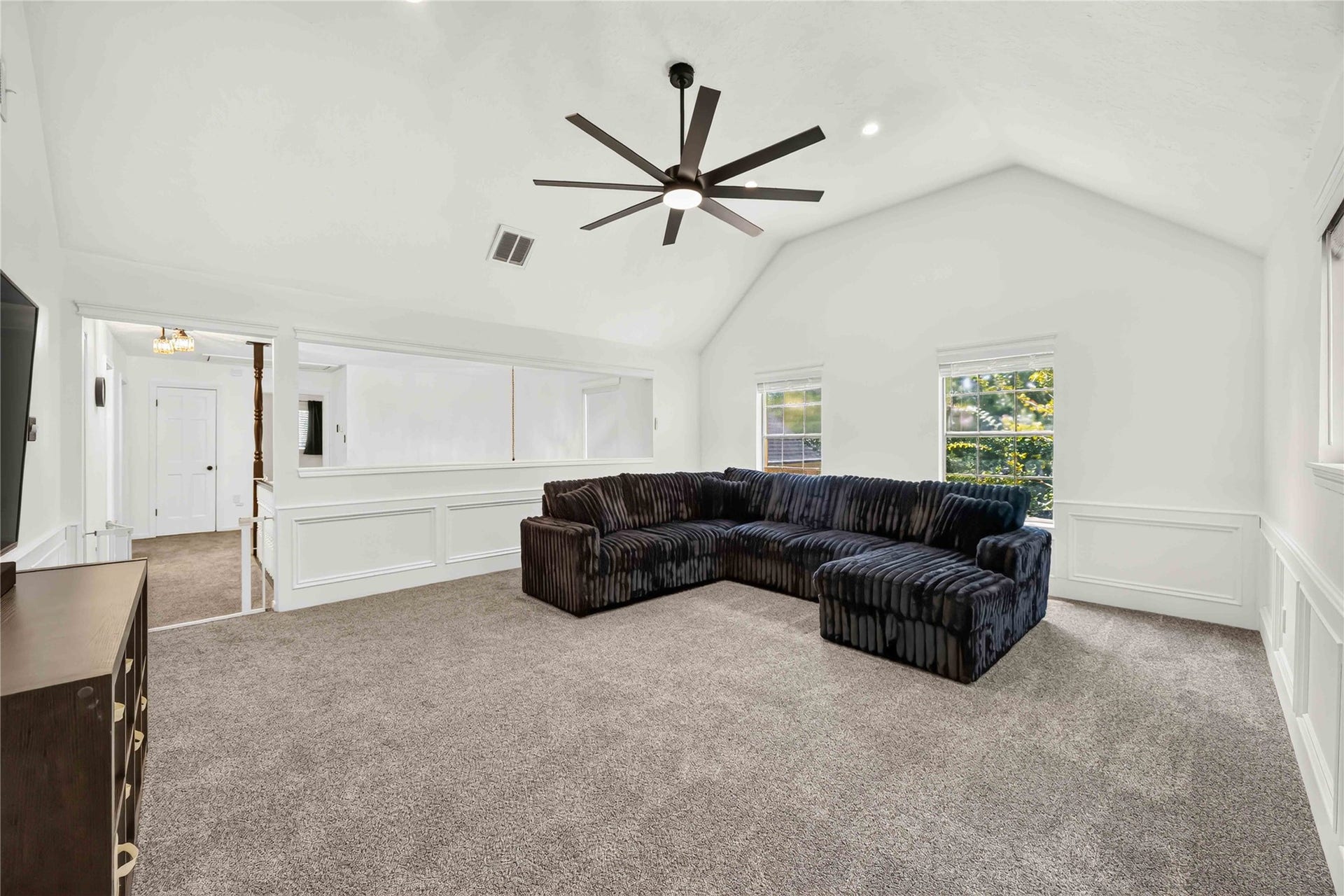 17006 Butteroak Drive, Spring, TX 77379 The expansive game room offers endless possibilities, from a
media space to a recreation room or oversized second living area.