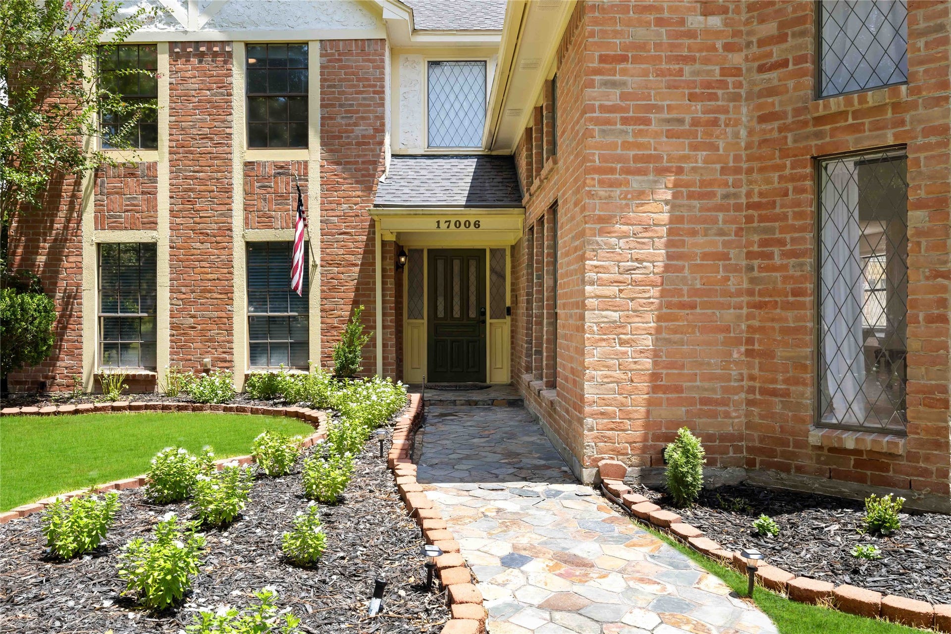 17006 Butteroak Drive, Spring, TX 77379 A charming front entry framed by
brick, landscaping and a stone walkway creates a warm welcome home.