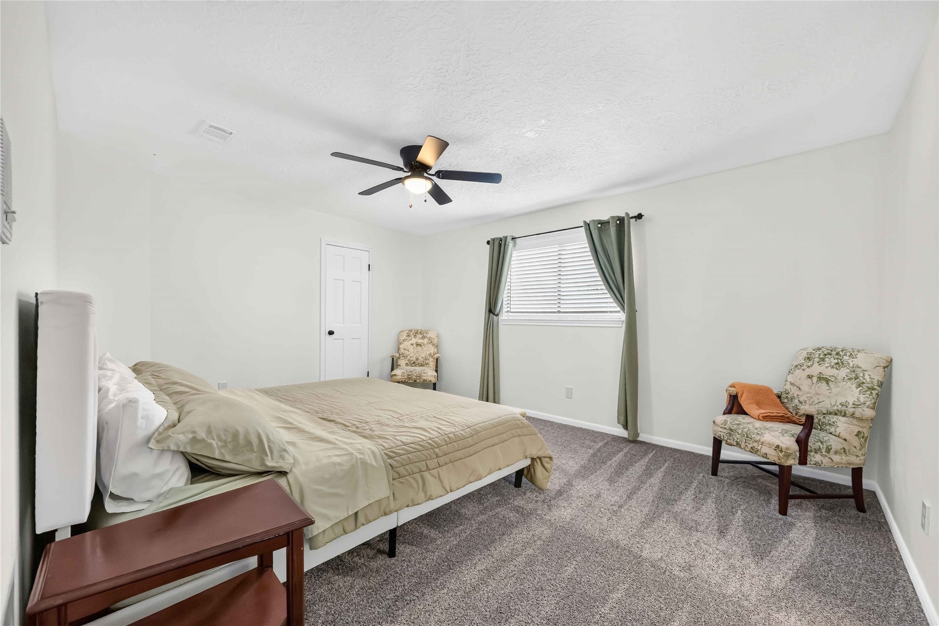 17006 Butteroak Drive, Spring, TX 77379 Spacious secondary bedrooms offer room for more than just a
bed, whether you need study space, seating or additional storage.