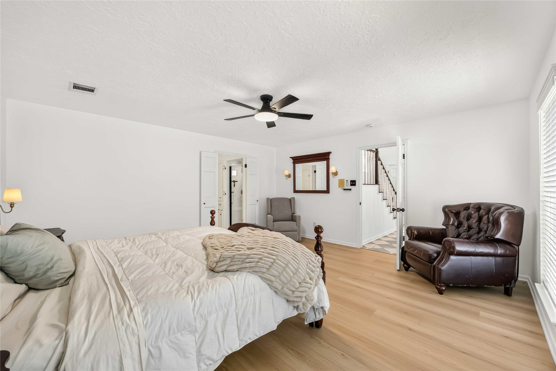 17006 Butteroak Drive, Spring, TX 77379 The spacious primary suite easily accommodates additional seating, giving you room to
unwind beyond the sleeping area.