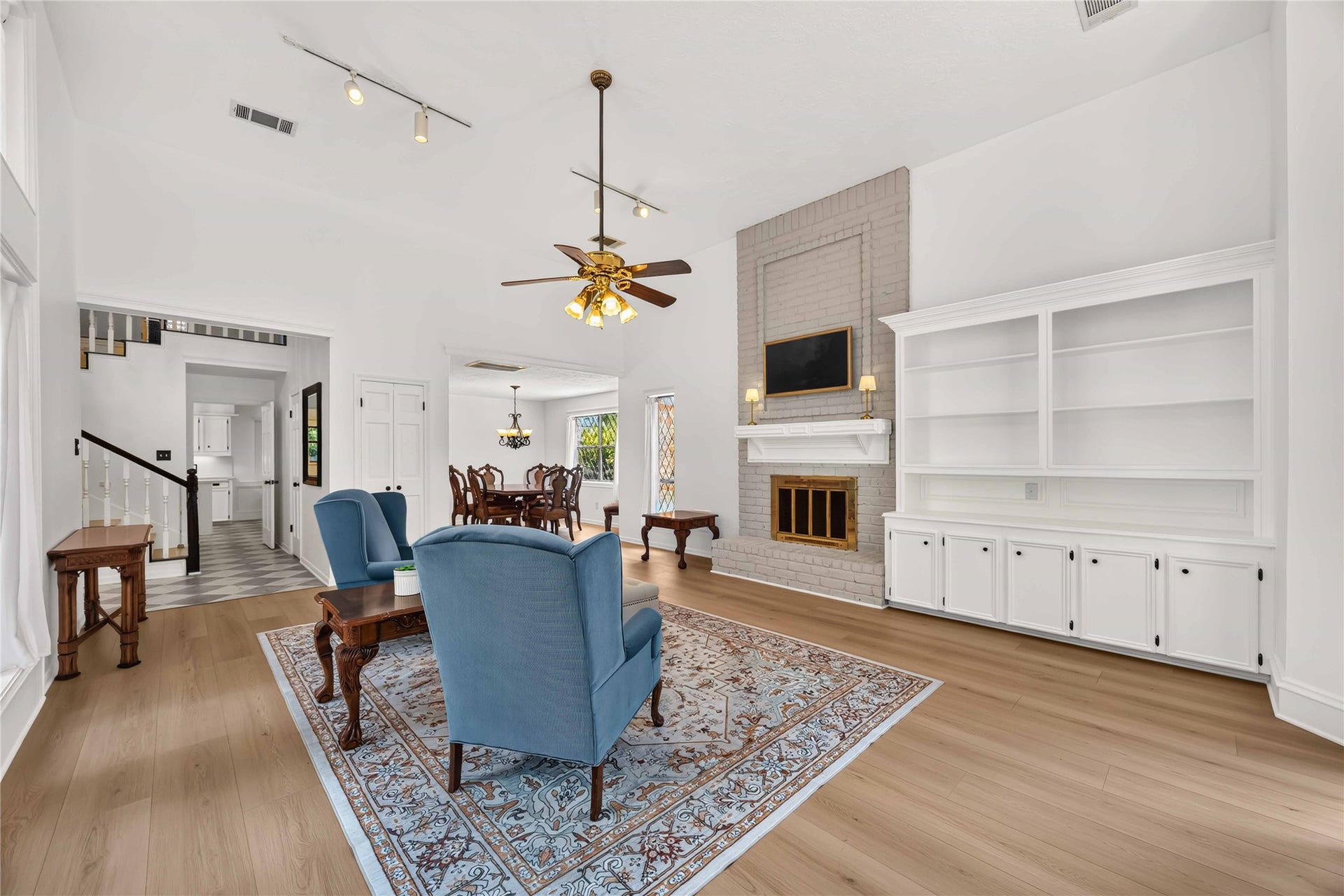 17006 Butteroak Drive, Spring, TX 77379 The spacious living room offers built-ins, a fireplace and an easy connection to the surrounding
dining and entertaining areas.