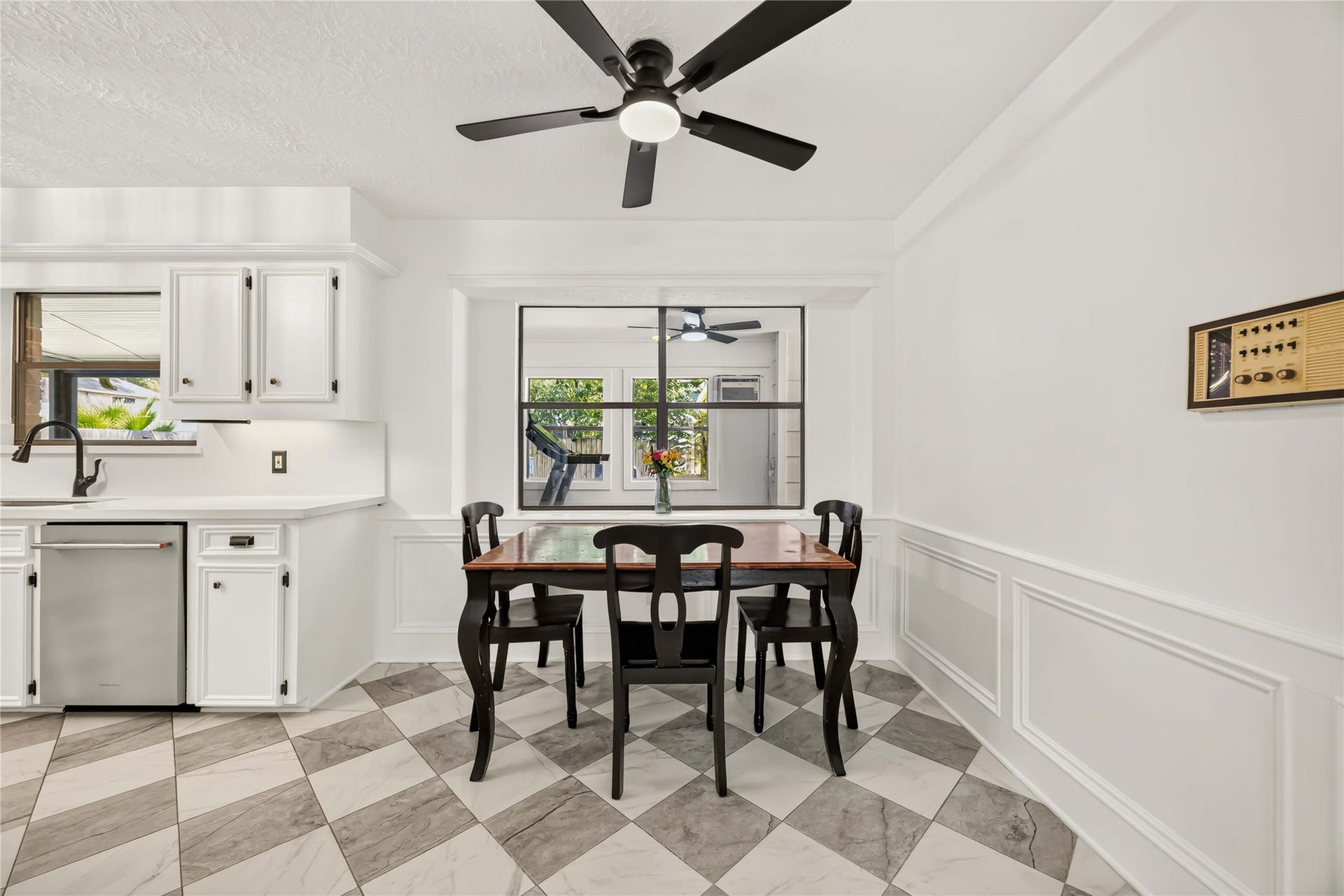 17006 Butteroak Drive, Spring, TX 77379 Enjoy breakfast with a view in this cheerful dining nook positioned beside the kitchen.