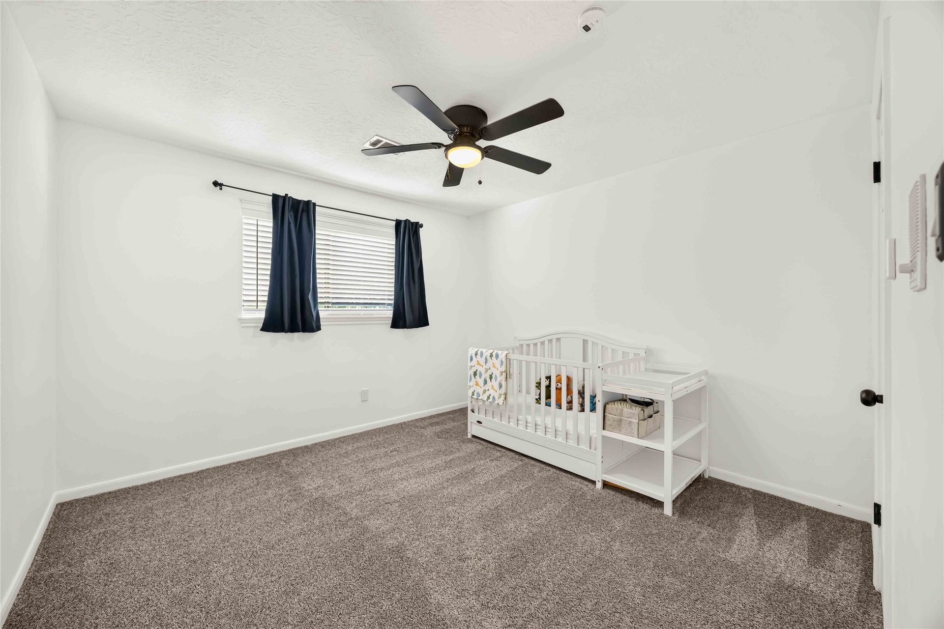 17006 Butteroak Drive, Spring, TX 77379 This spacious secondary bedroom offers flexibility for
family, guests, a home office or
whatever fits your lifestyle.