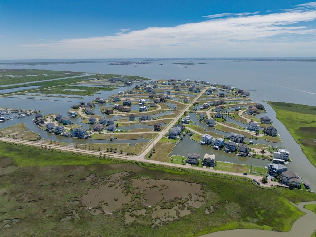 47 Shell Key, Hitchcock, TX 77563 A uniquely designed waterfront community on the Texas coast